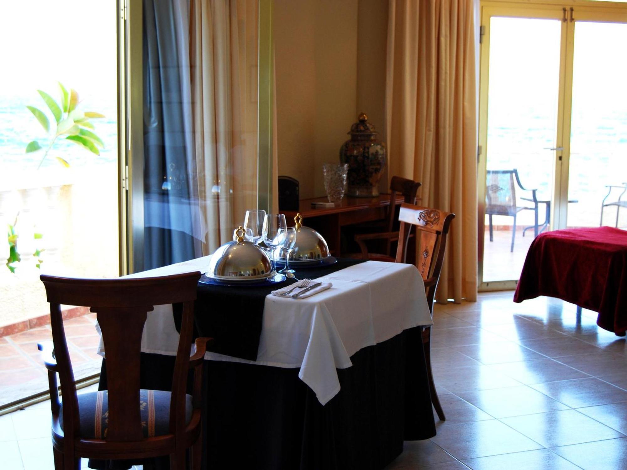Triple Room Sea Views