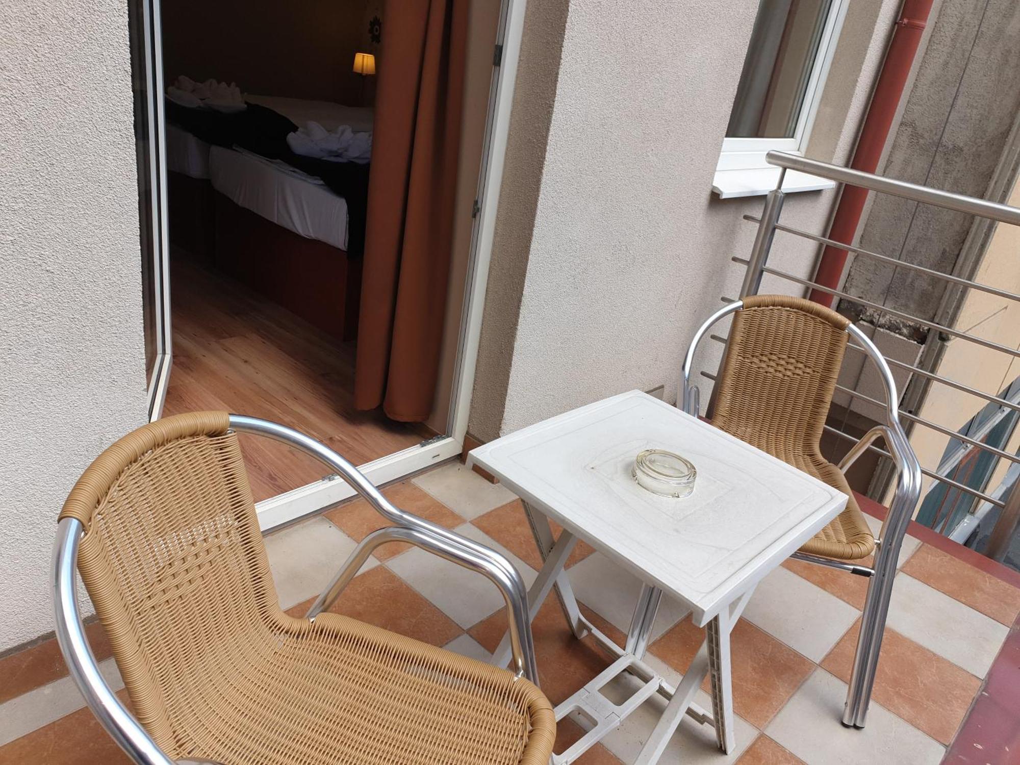 Deluxe Double Room Kitchenette