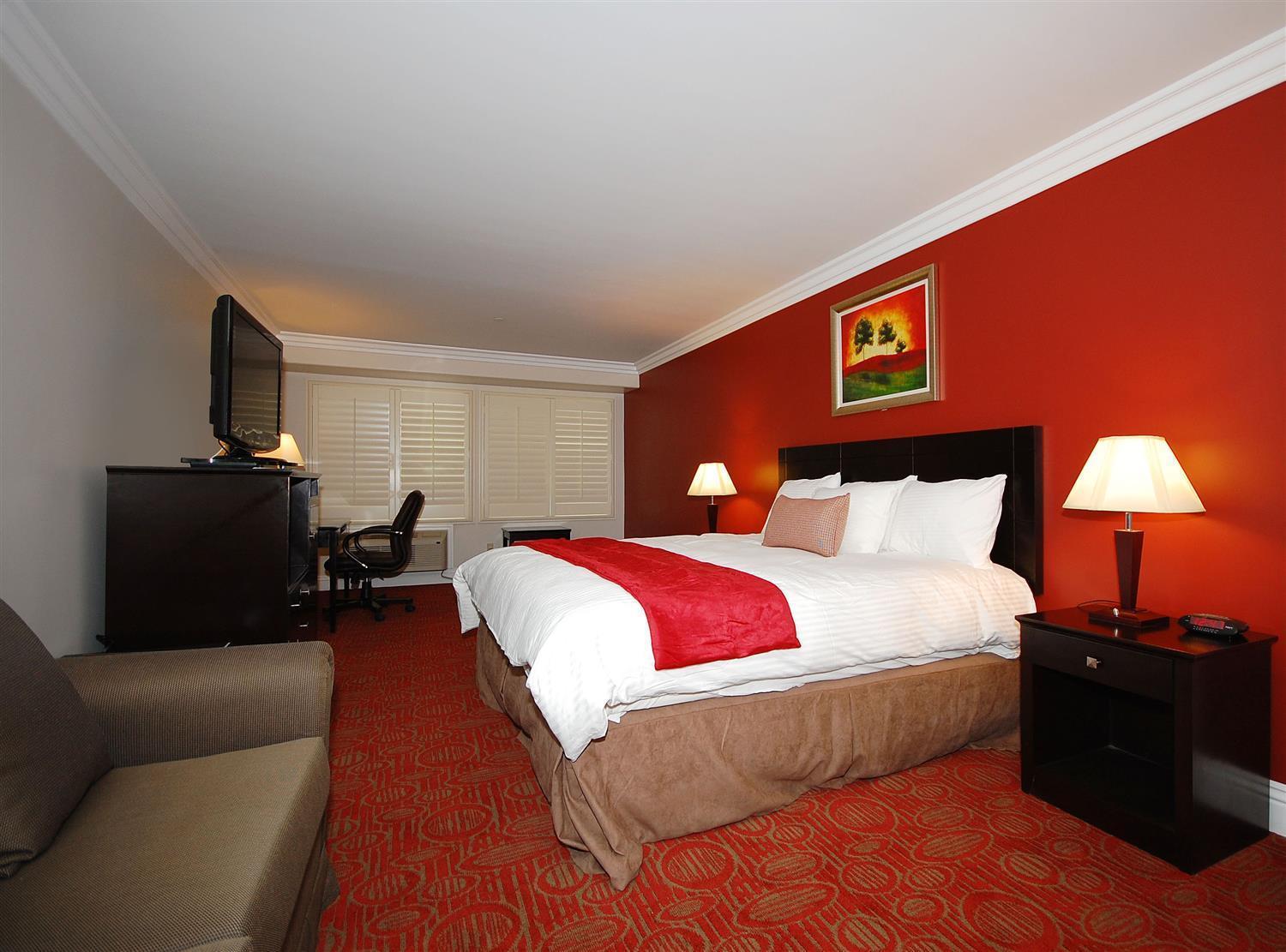 Mini King Suite View Roll Shower Disability Access or Non-Smoking