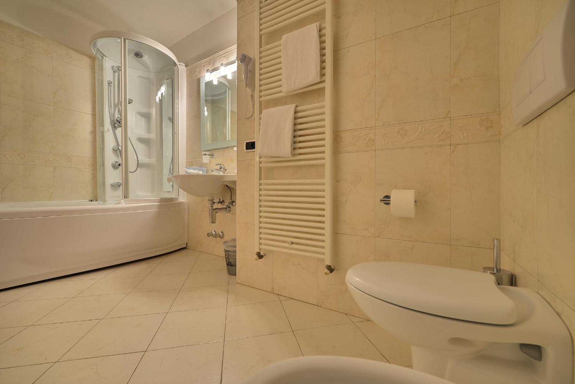 Double Room Spa Bath