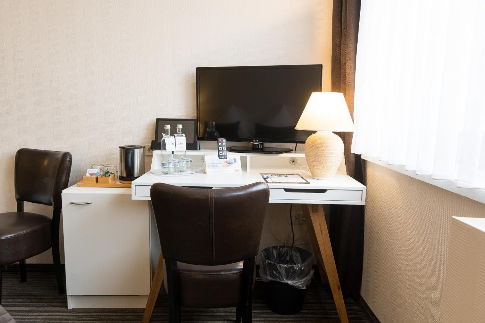 Budget Double Room limited view