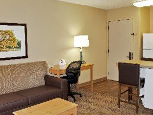 Queen studio 1 Queen Bed Disability Access or Non-Smoking
