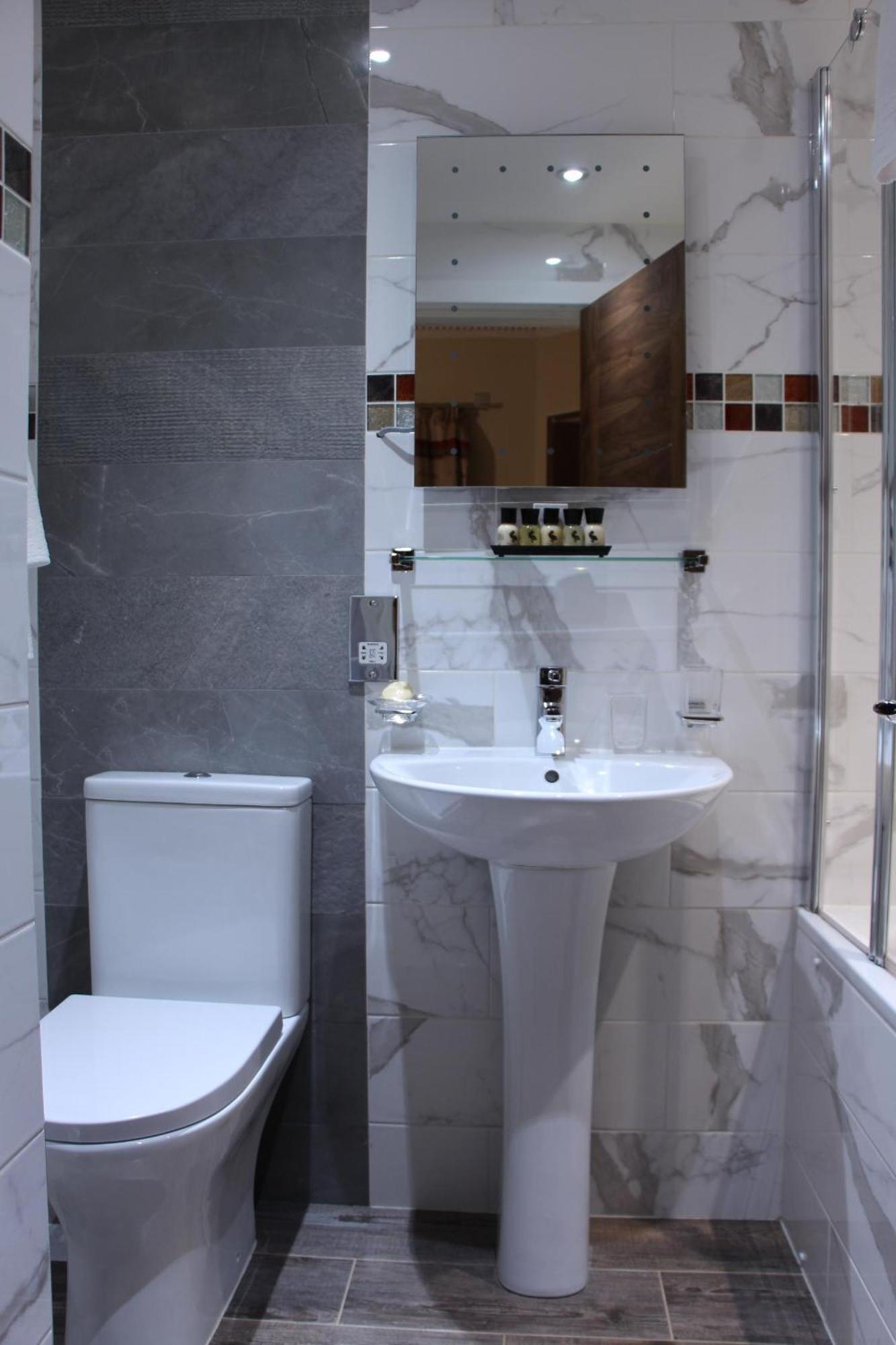 Double Room Private Bathroom