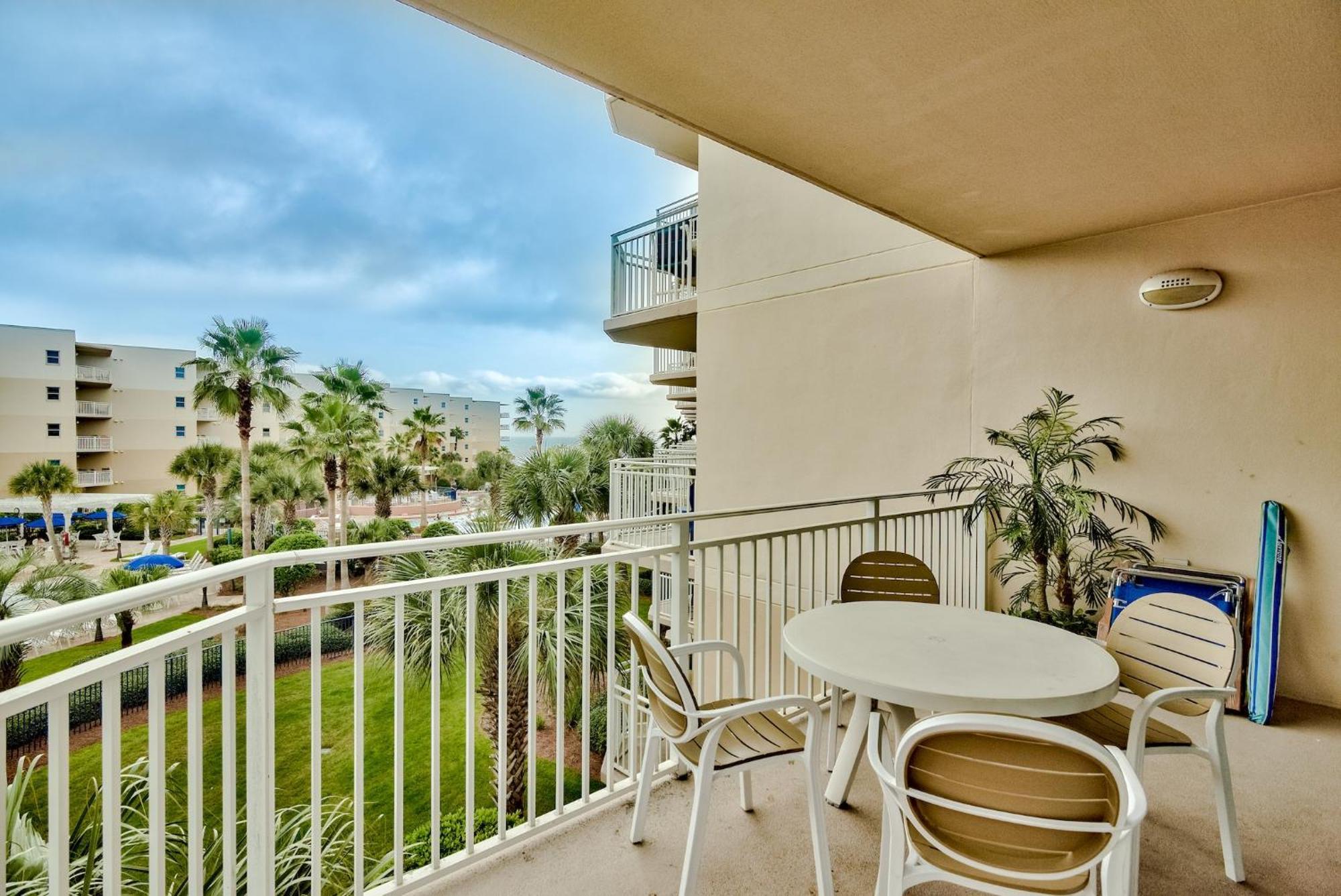 Apartment Pool View