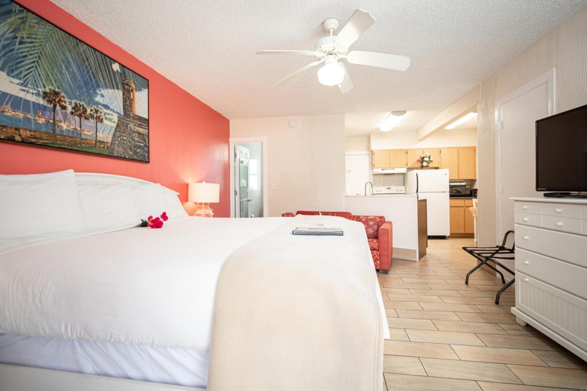 Deluxe King Studio Full Kitchen-Non Smoking