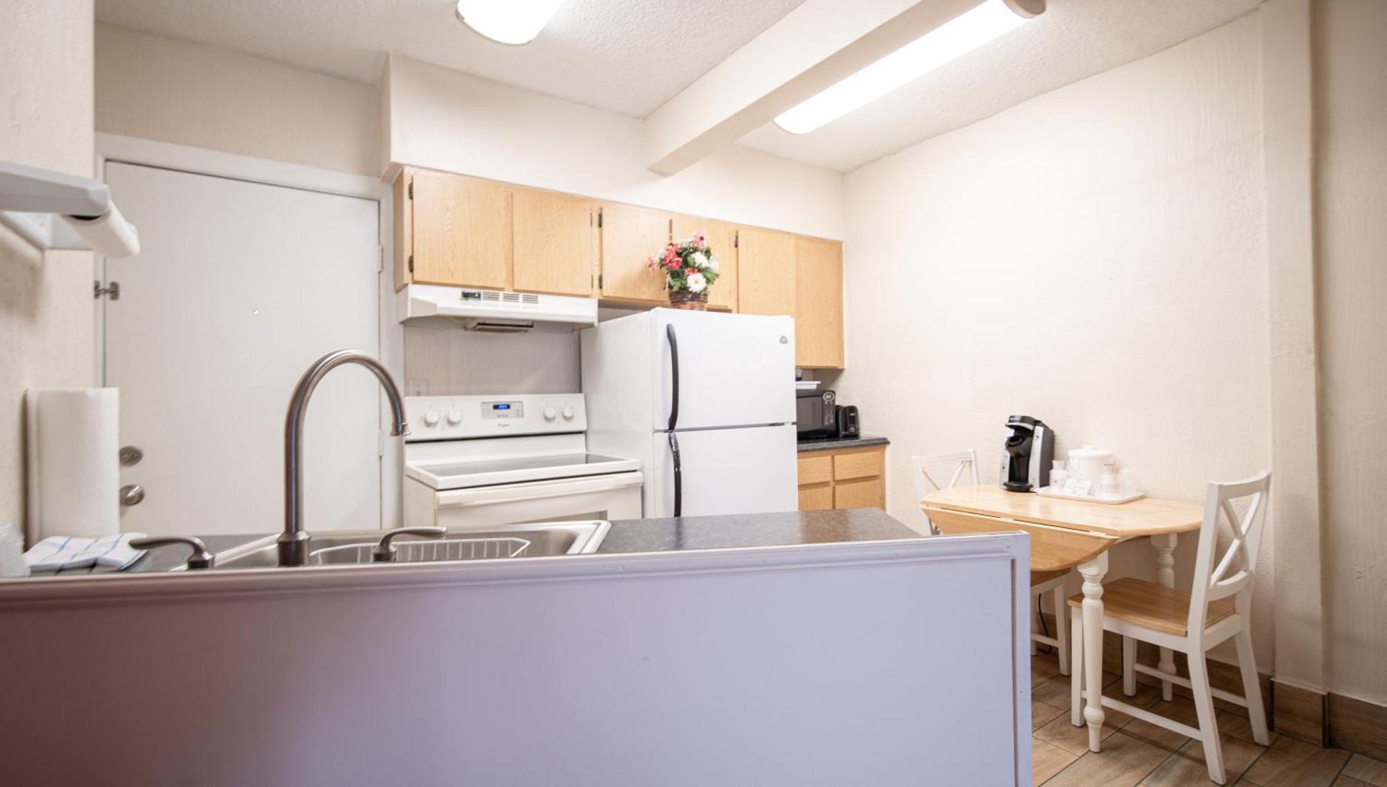 Deluxe King Studio Full Kitchen-Non Smoking