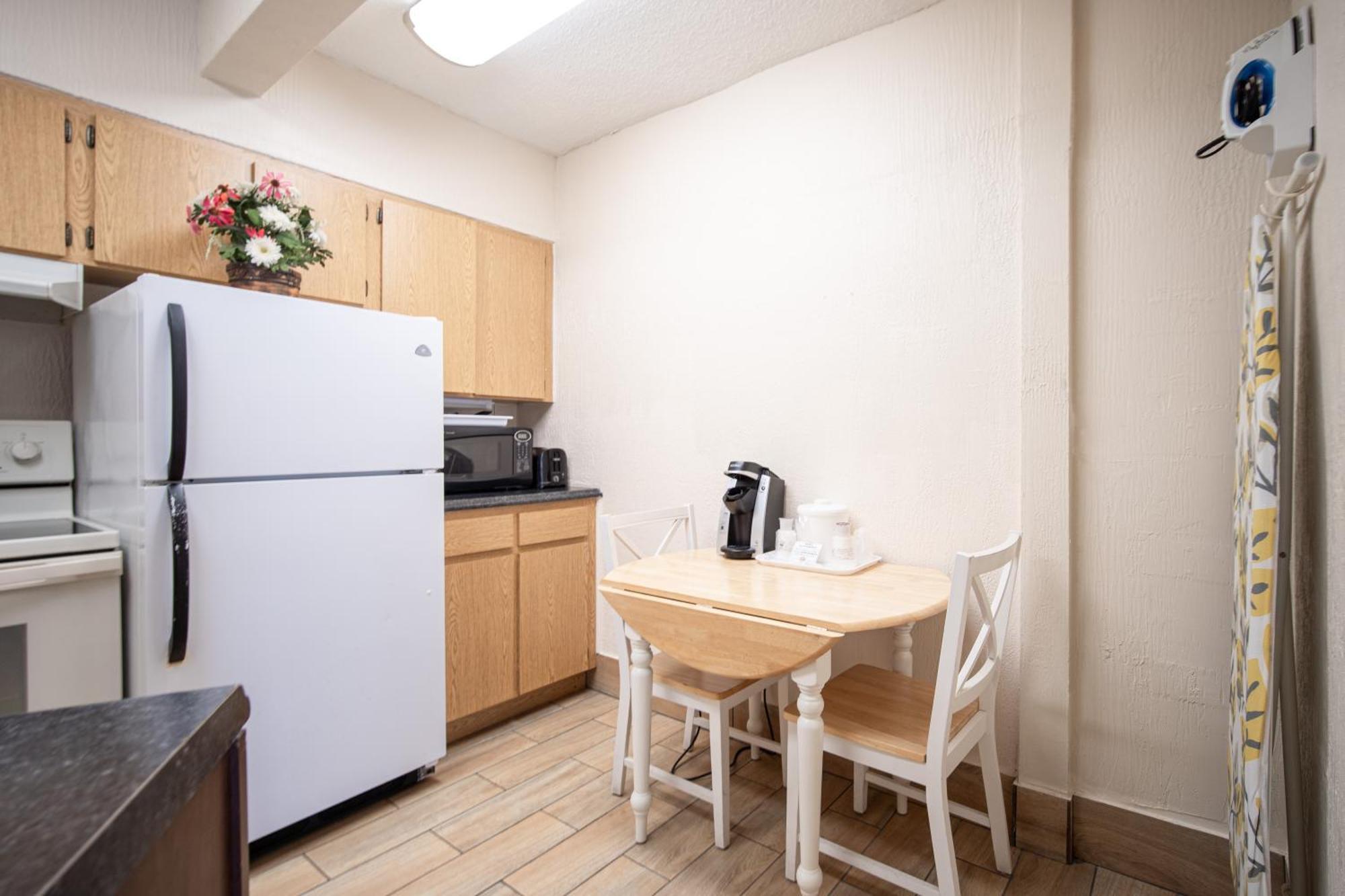 Deluxe King Studio Full Kitchen-Non Smoking