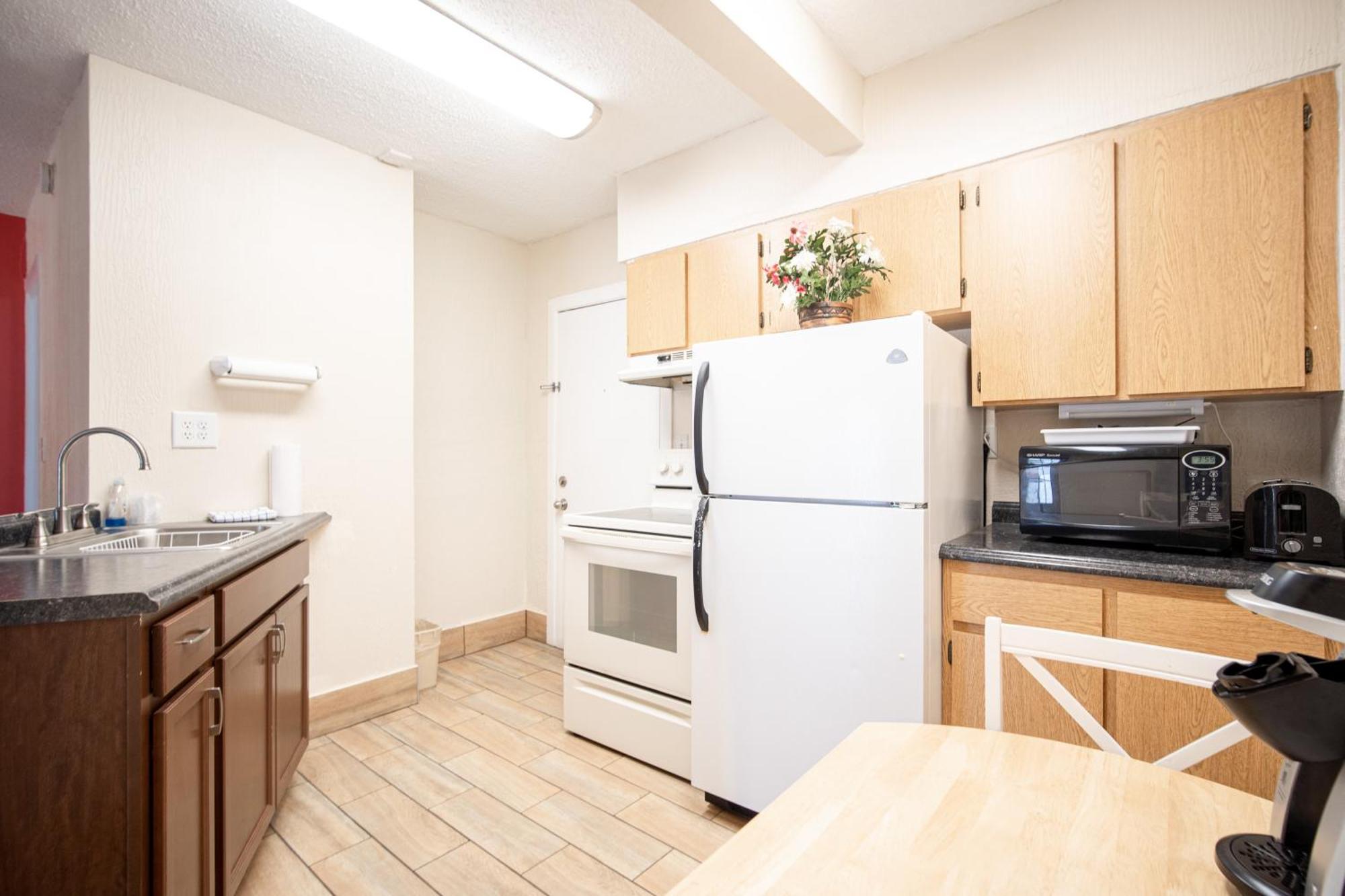 Deluxe King Studio Full Kitchen-Non Smoking