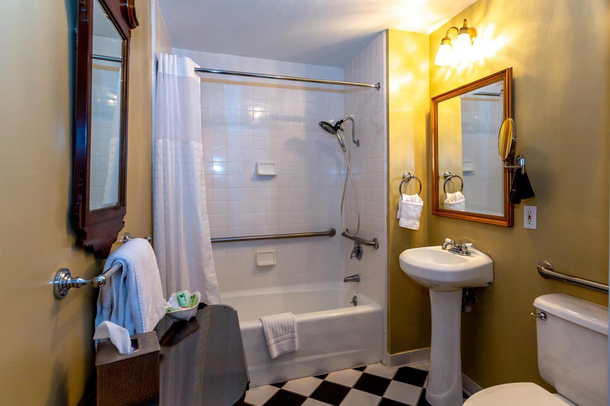 James Pierpont Standard Queen Room