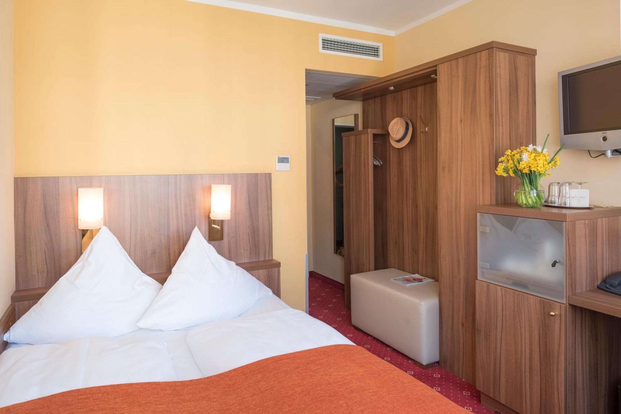 Small Queen Room Air Conditioning