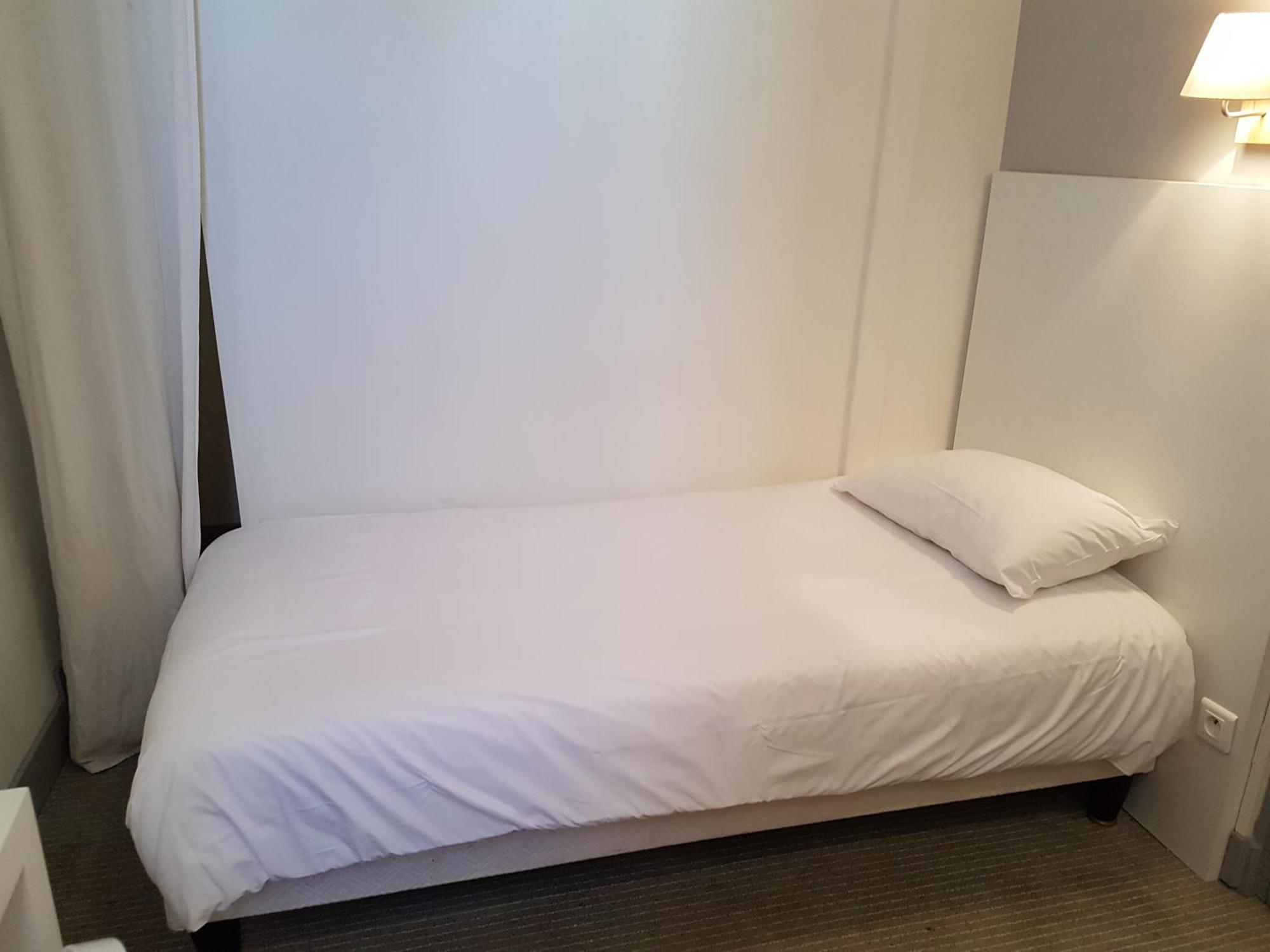 Single Room Shared Shower Toilet