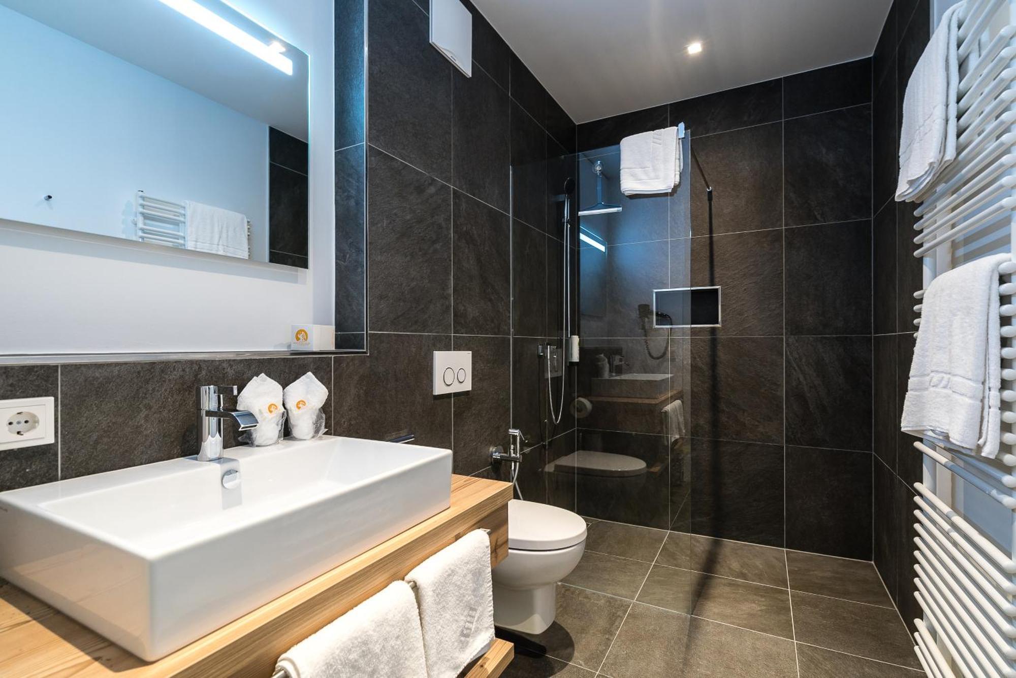 Comfort One-Bedroom Apartment,1589545243:JPEG