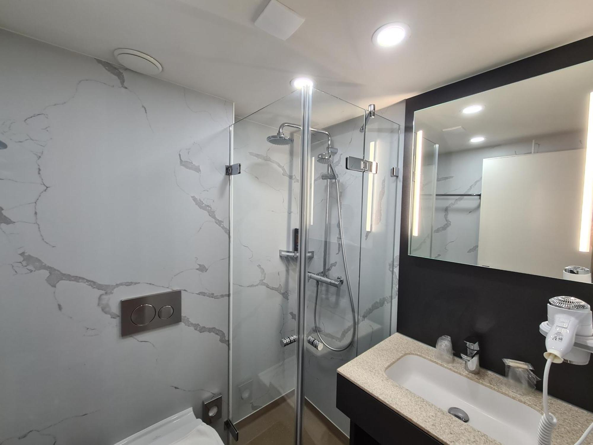 Deluxe Double Room,1589554125:JPEG