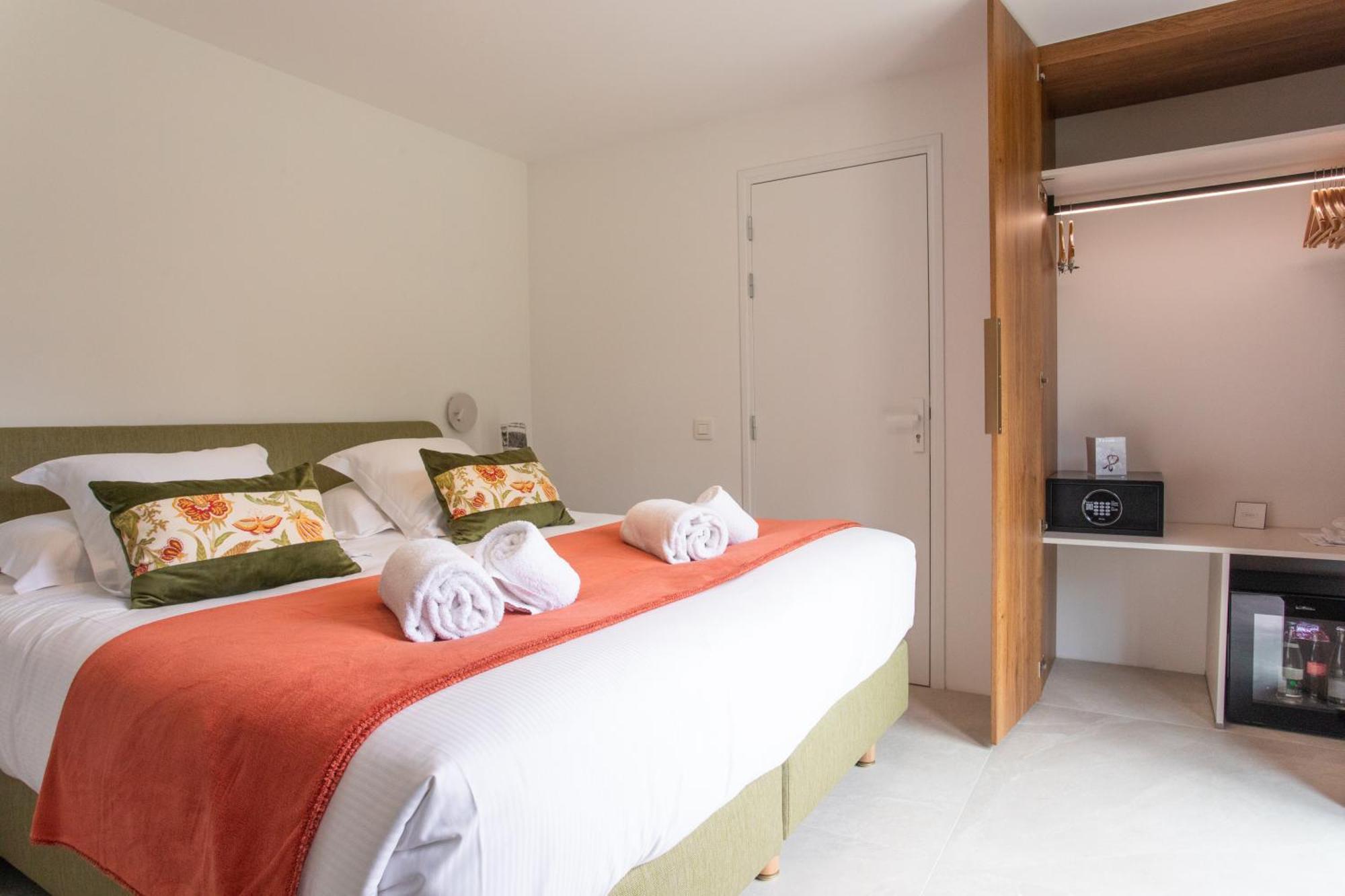 Double Room Shower