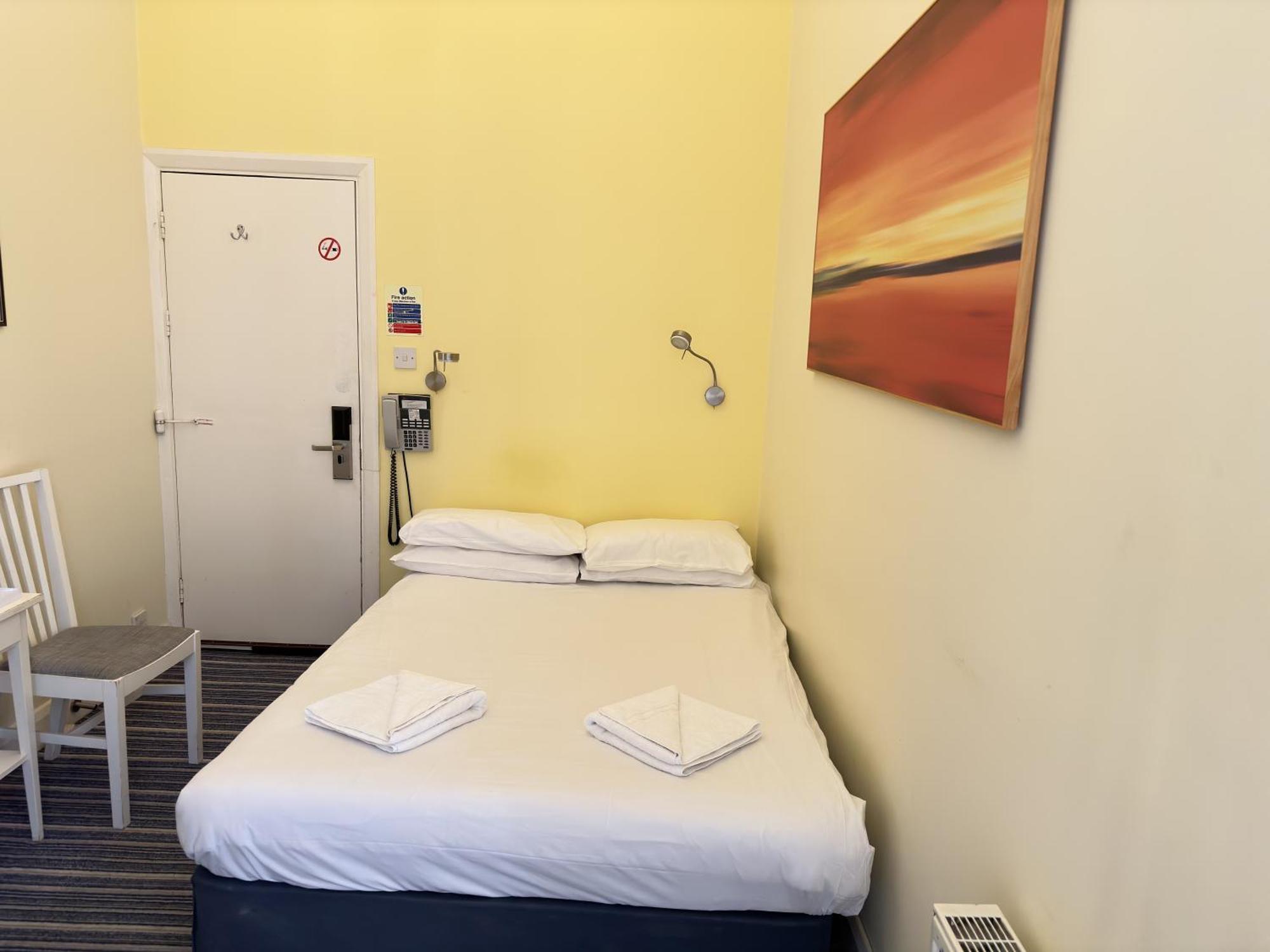 Quarto Duplo com Casa de Banho Partilhada