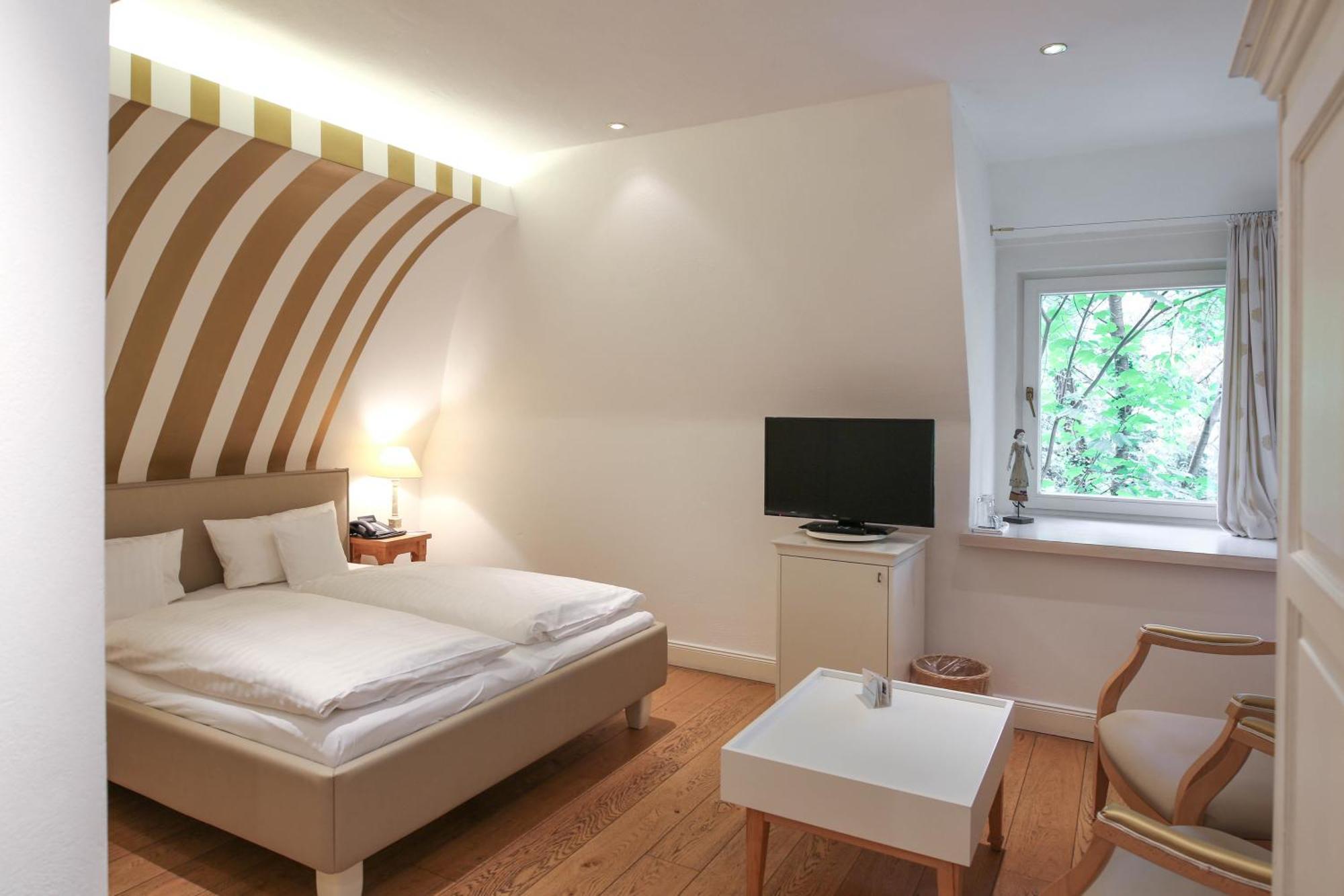 Double Room,1598894993:JPEG