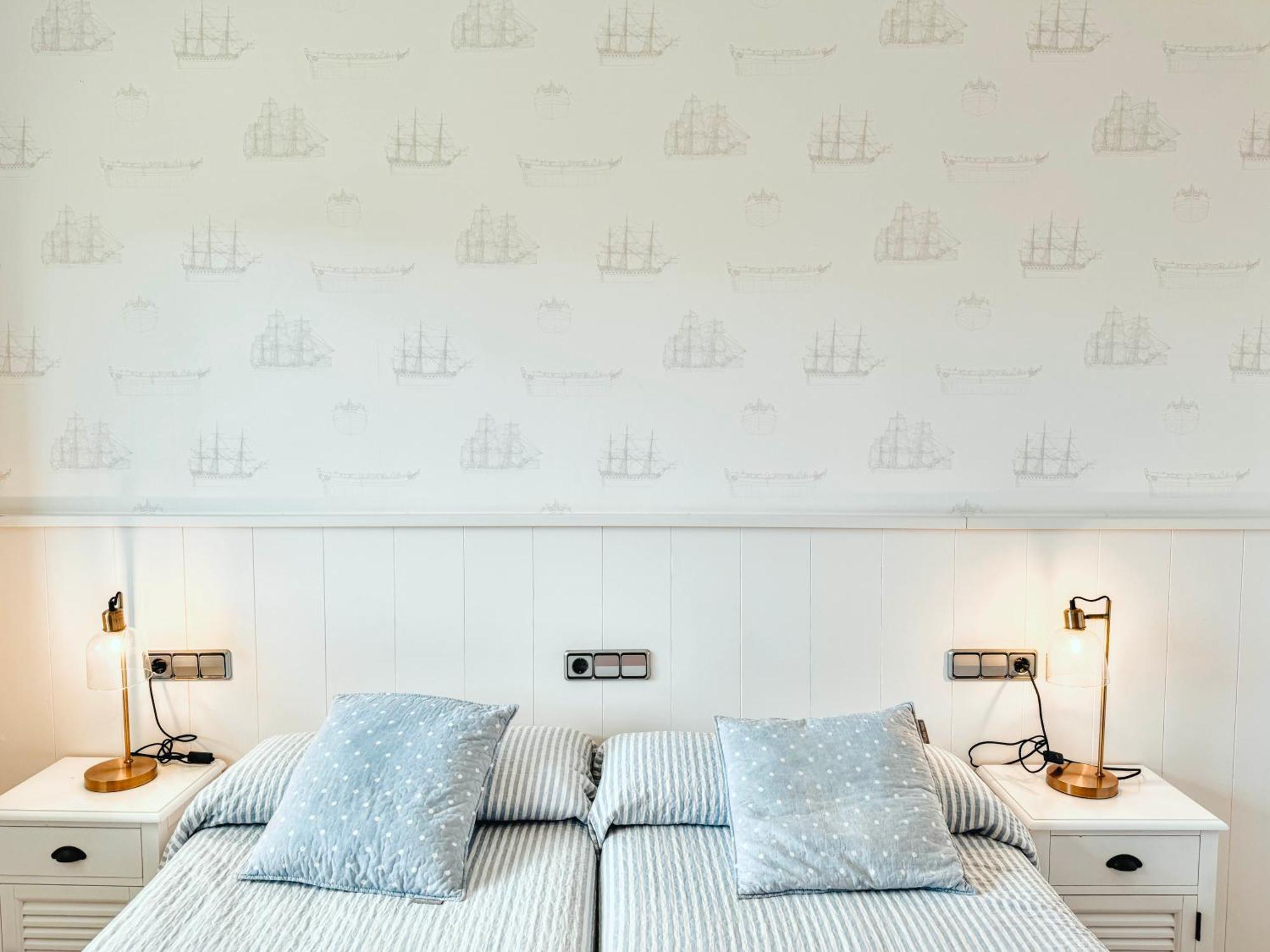 Twin Room,1589571863:JPEG