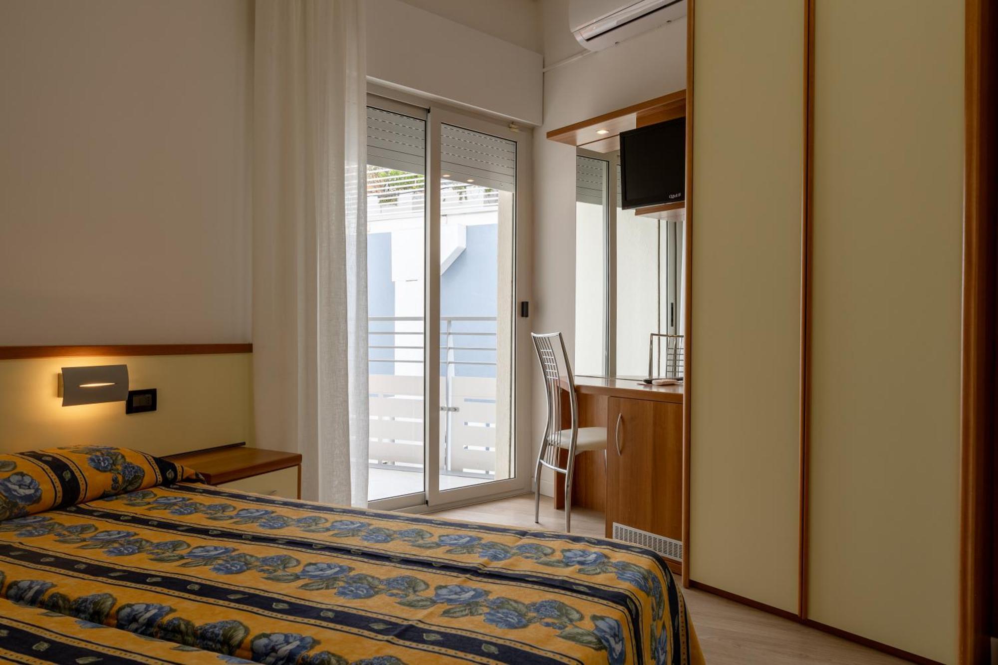 Double Room Balcony Side Sea View