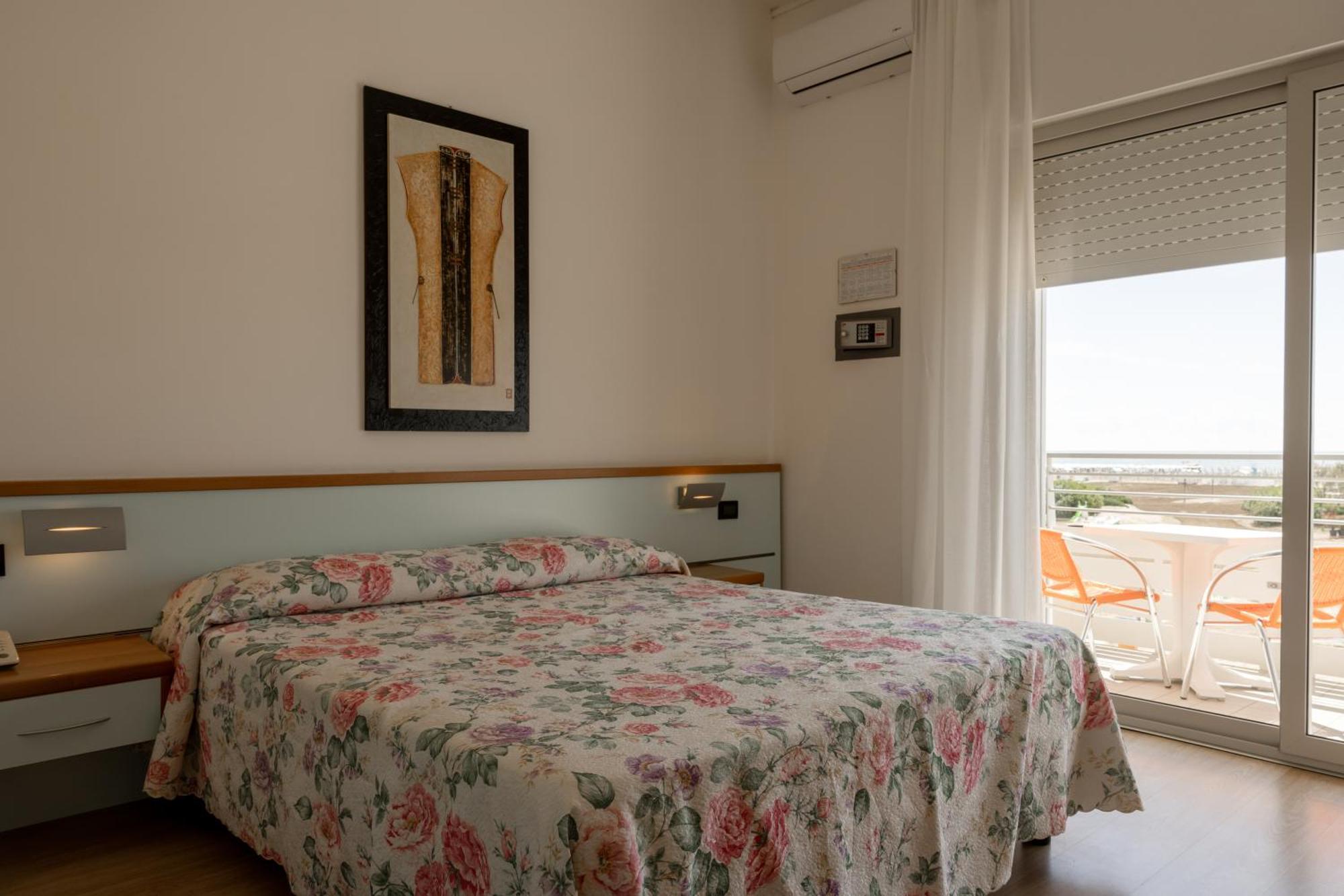Double Room Balcony Sea Front,1589573348:JPEG