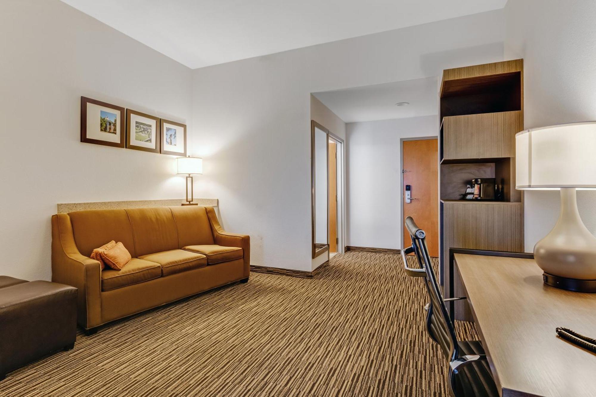Queen Room Two Queen Beds Non-Smoking