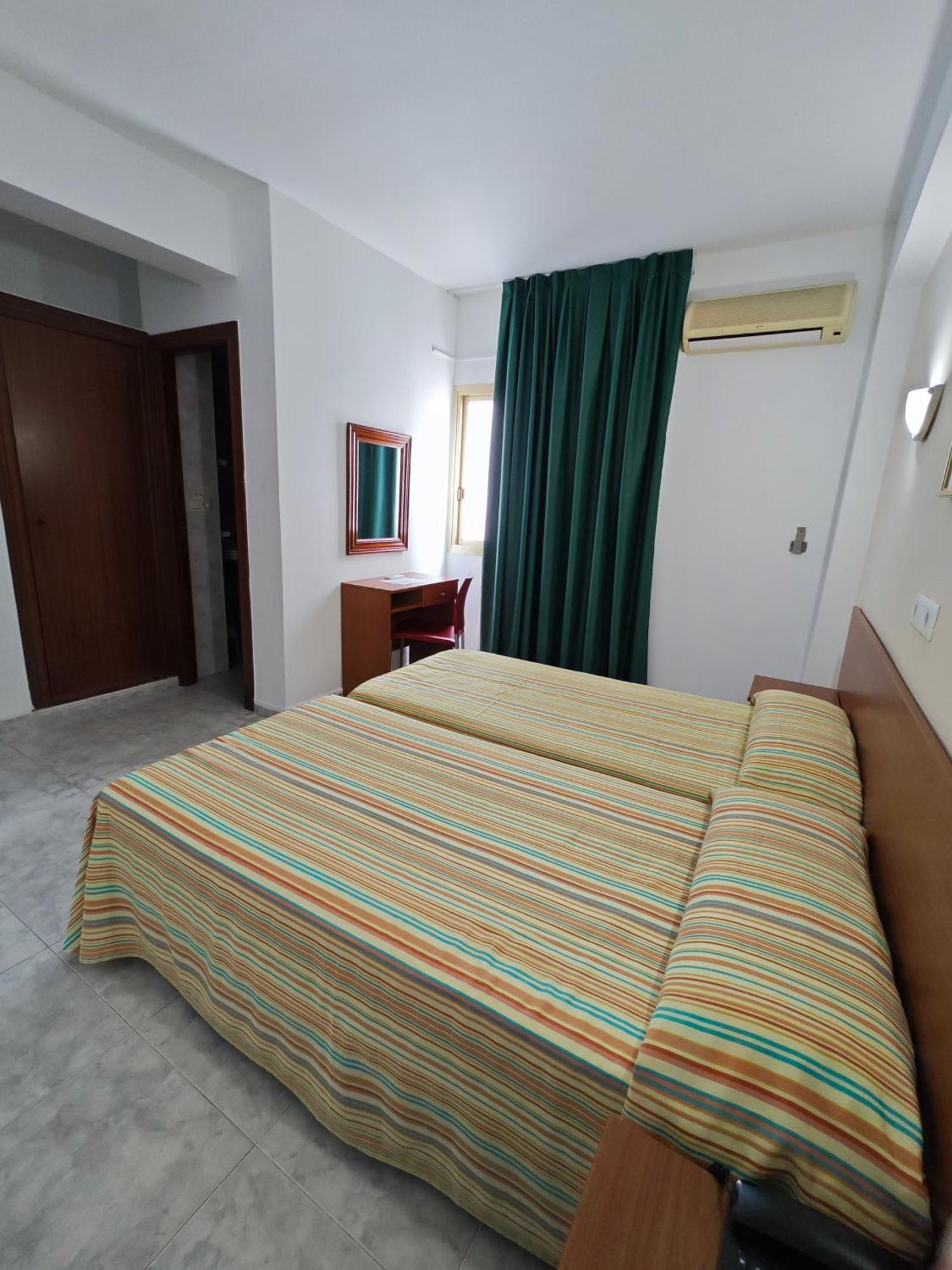 Double or Twin Room,1589587061:JPEG
