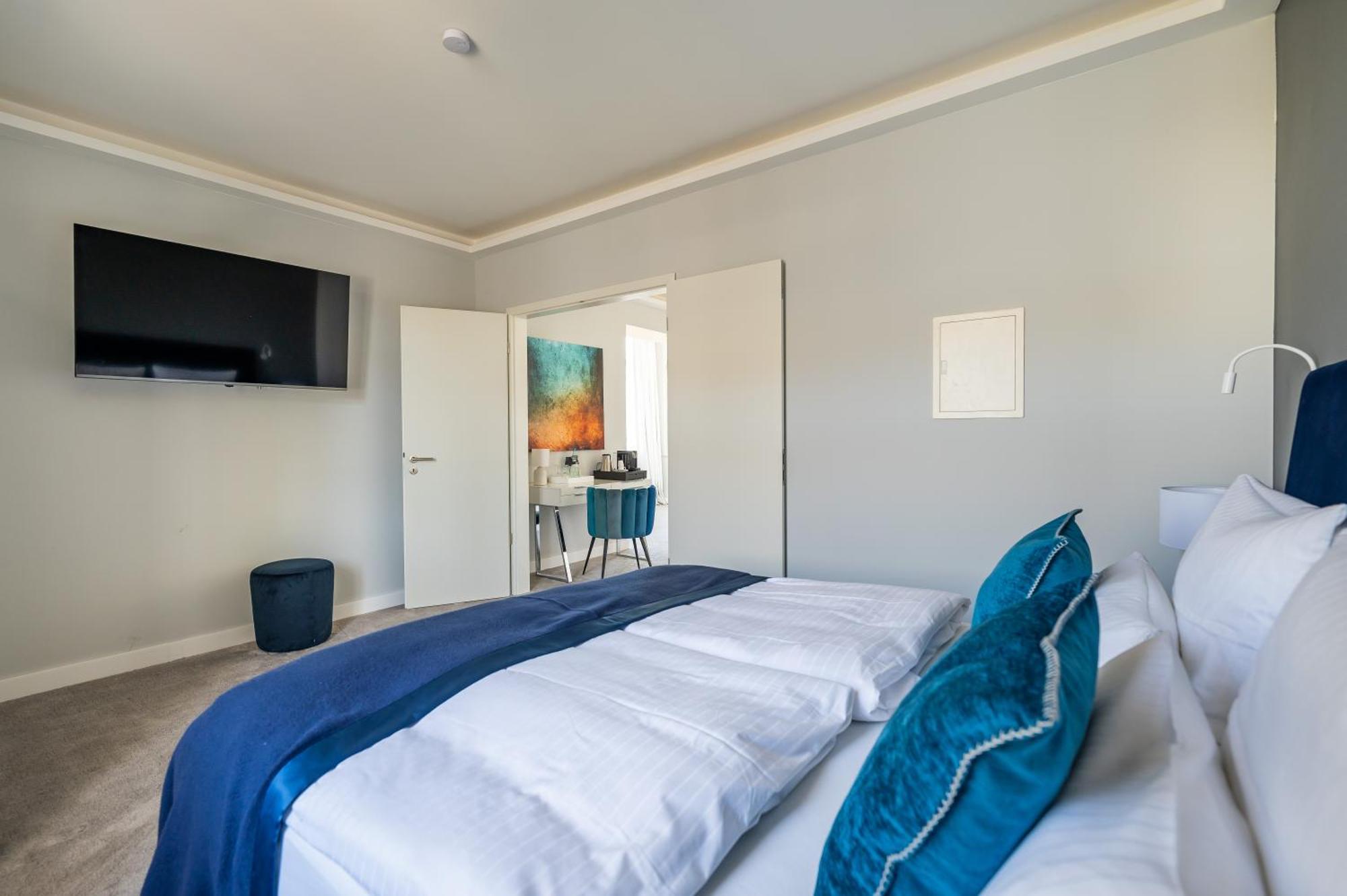 Premium 2-room suite without balcony