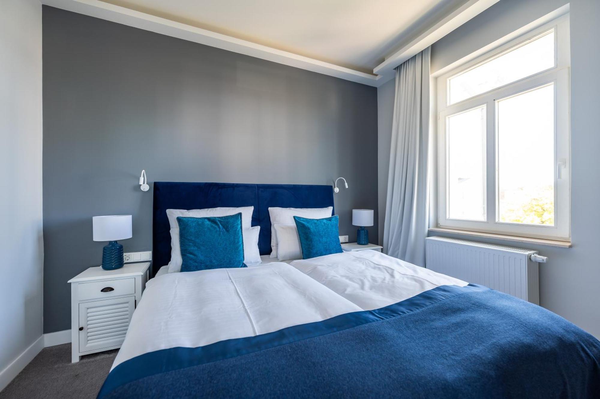 Deluxe family suite balcony sea view