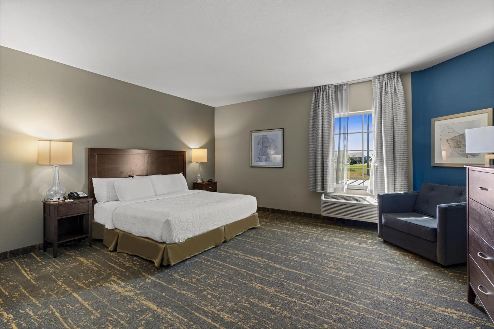 Deluxe King Suite