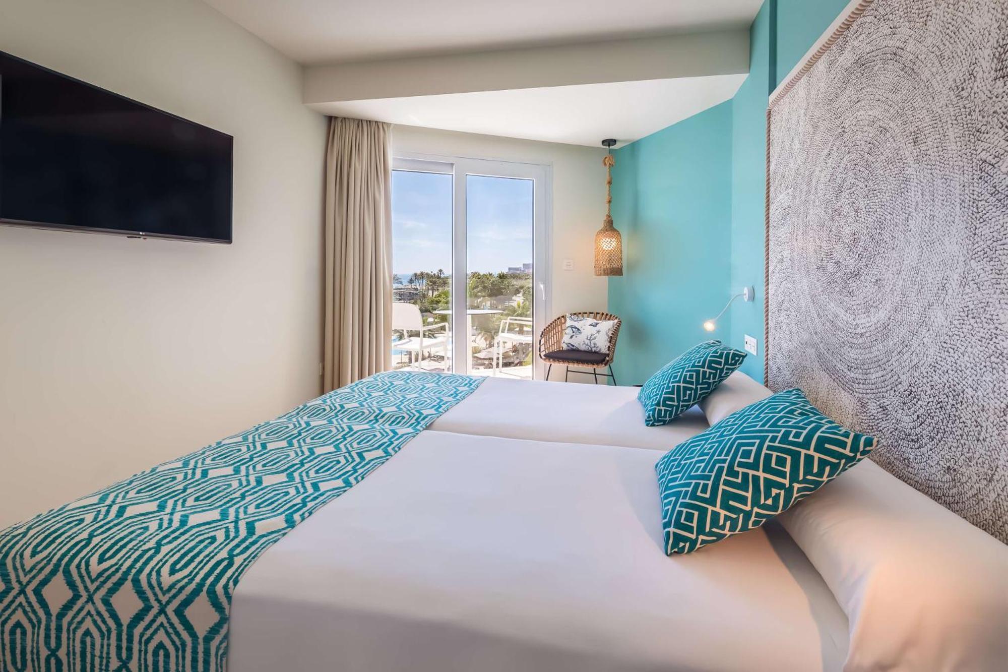 Double or Twin Room Side Sea View