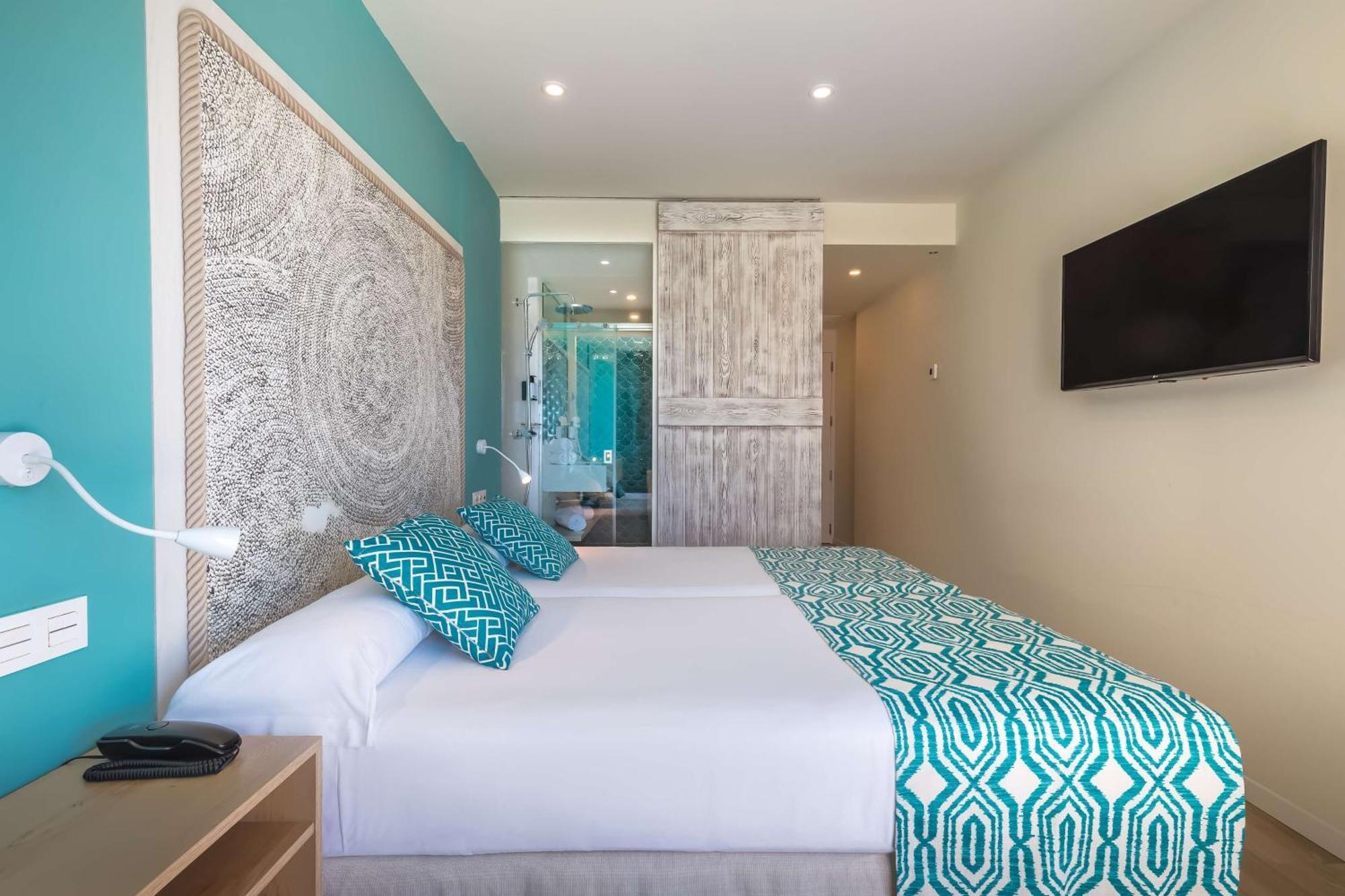 Double or Twin Room Side Sea View