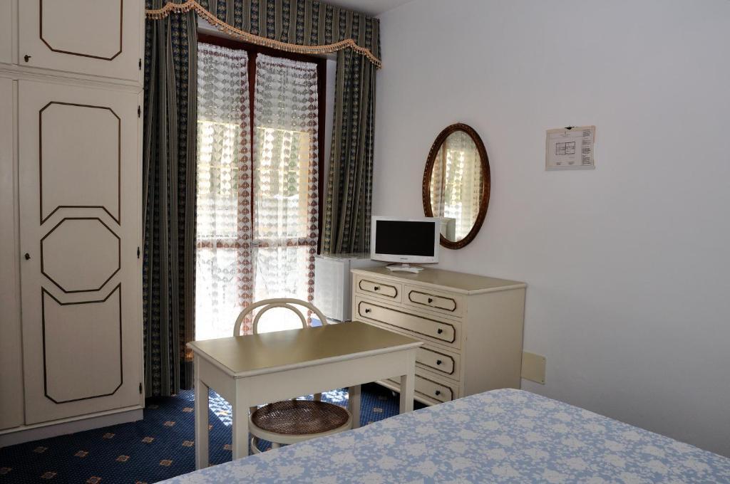 Double Room Balcony Lateral Sea View