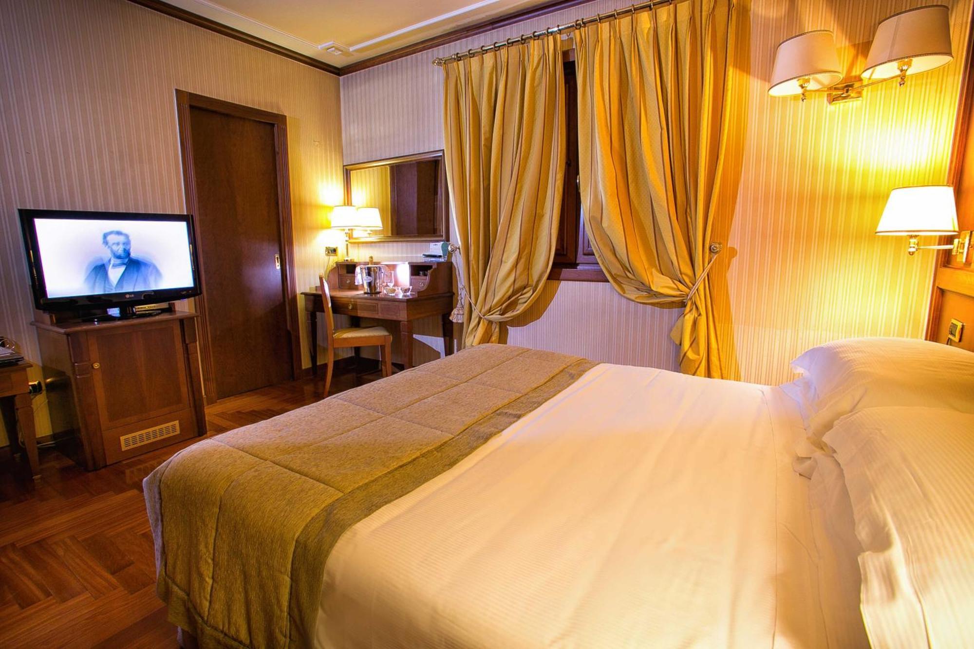 Standard Queen Room,1279881631:JPEG