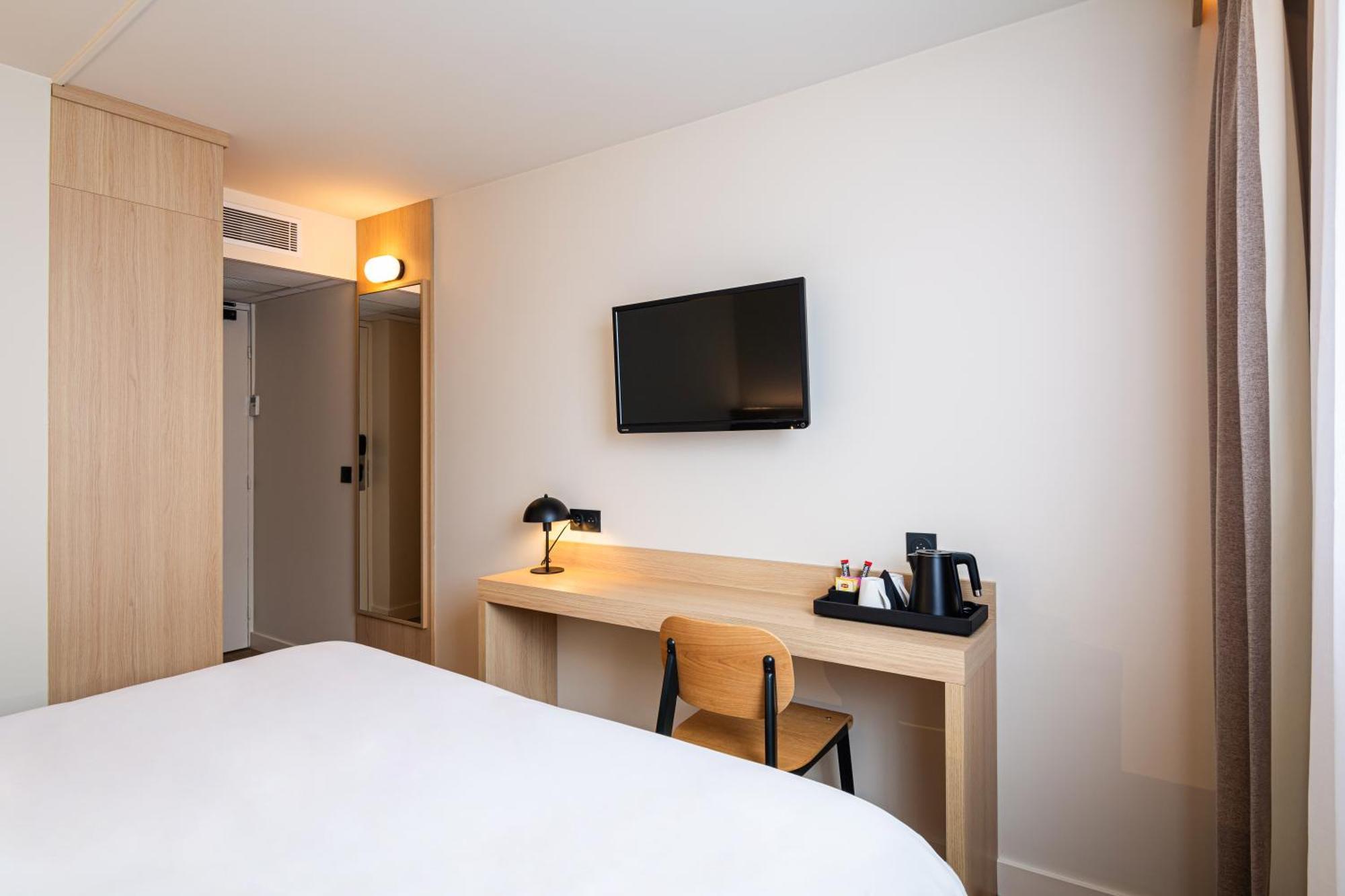 Small Double Room,1590337278:JPEG
