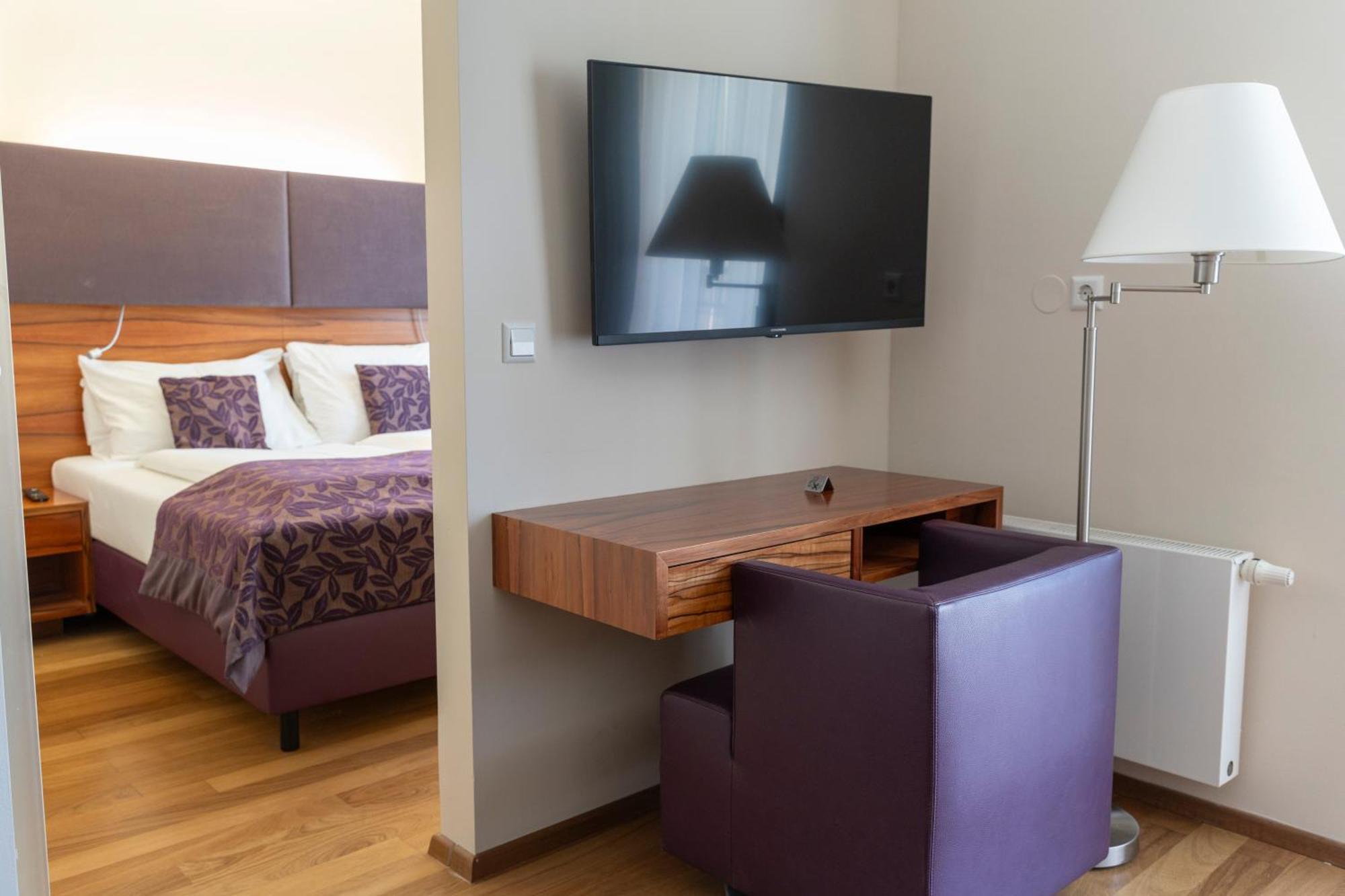 One-Bedroom Apartment with Balcony,1590340795:JPEG