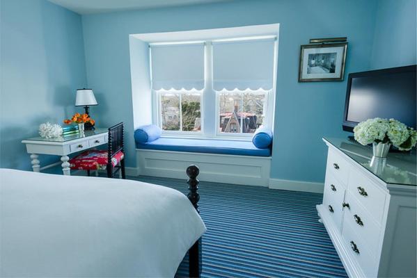 One Queen Bed | Town Side