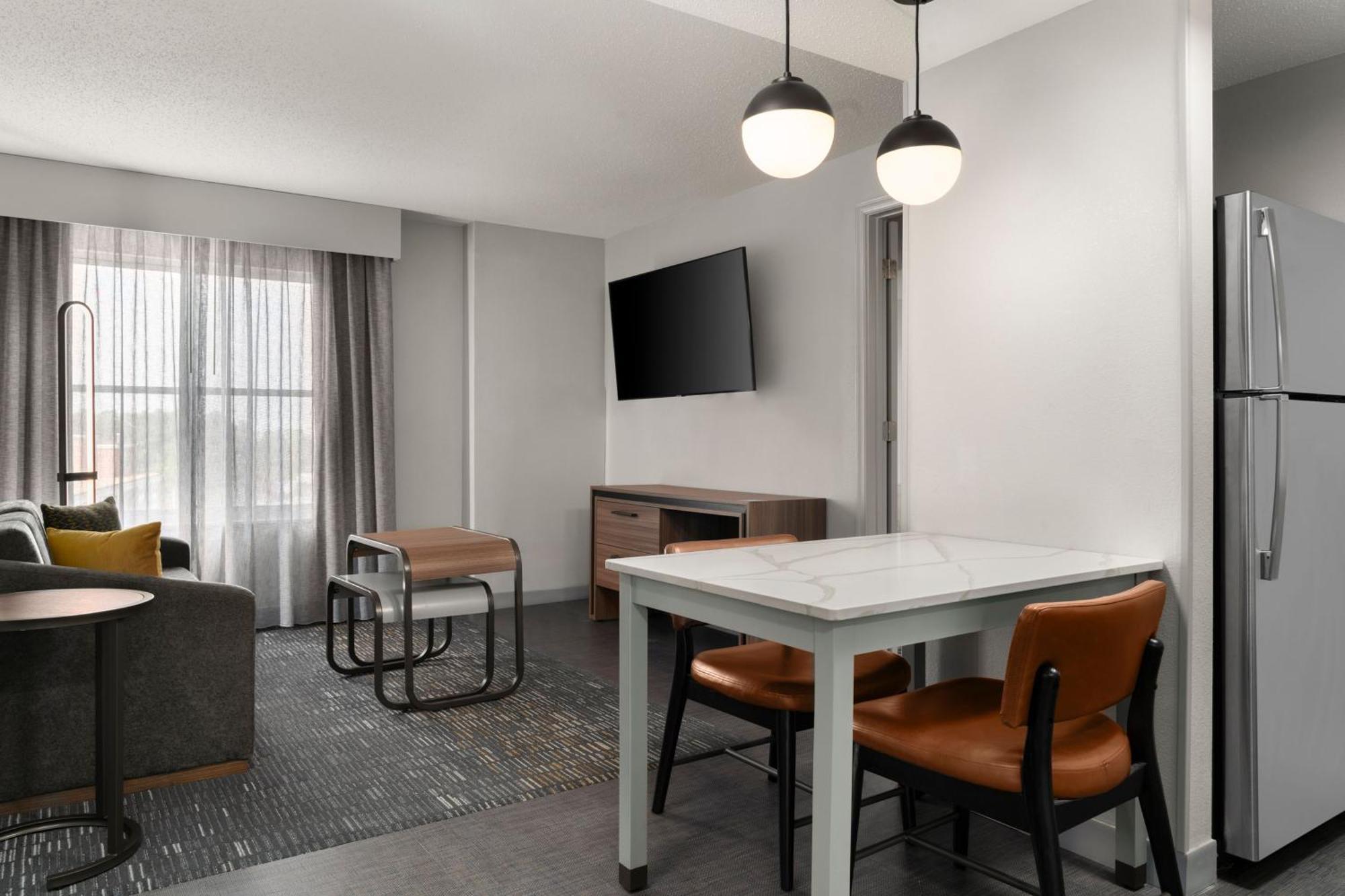 One-Bedroom King Suite - Non-Smoking