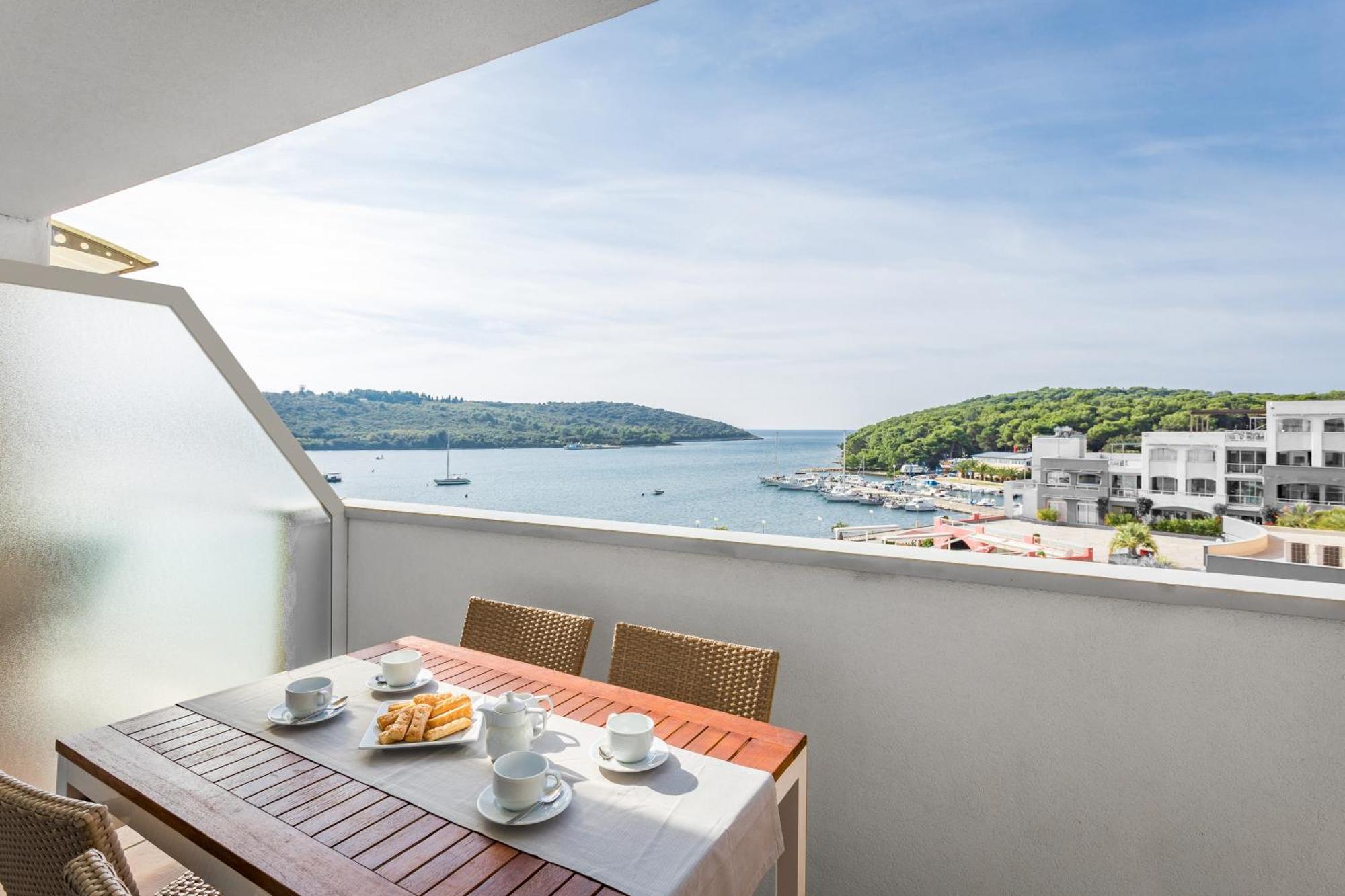 Superior One-Bedroom Apartment Balcony Sea View