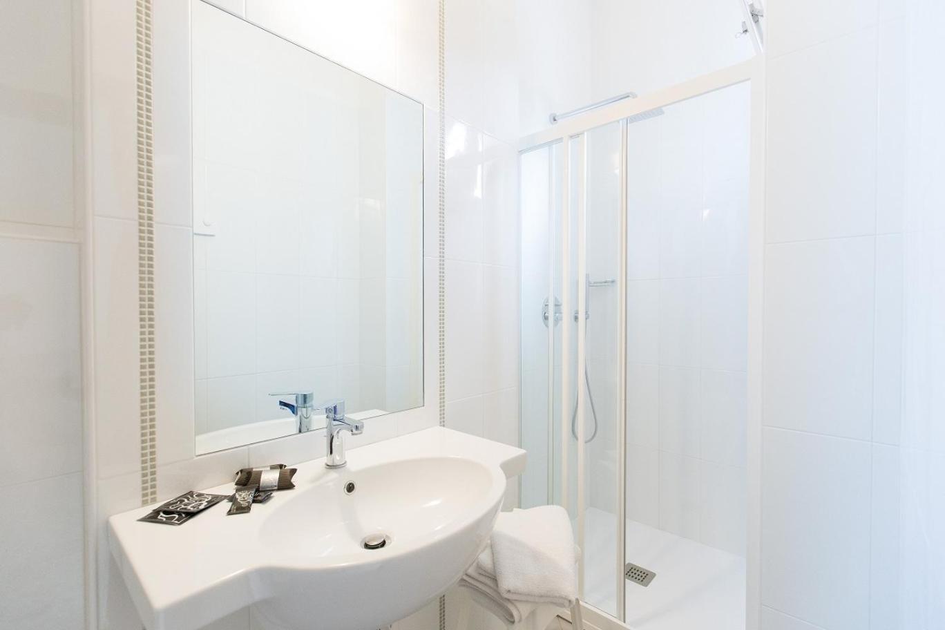 Double Room,1590358339:JPEG
