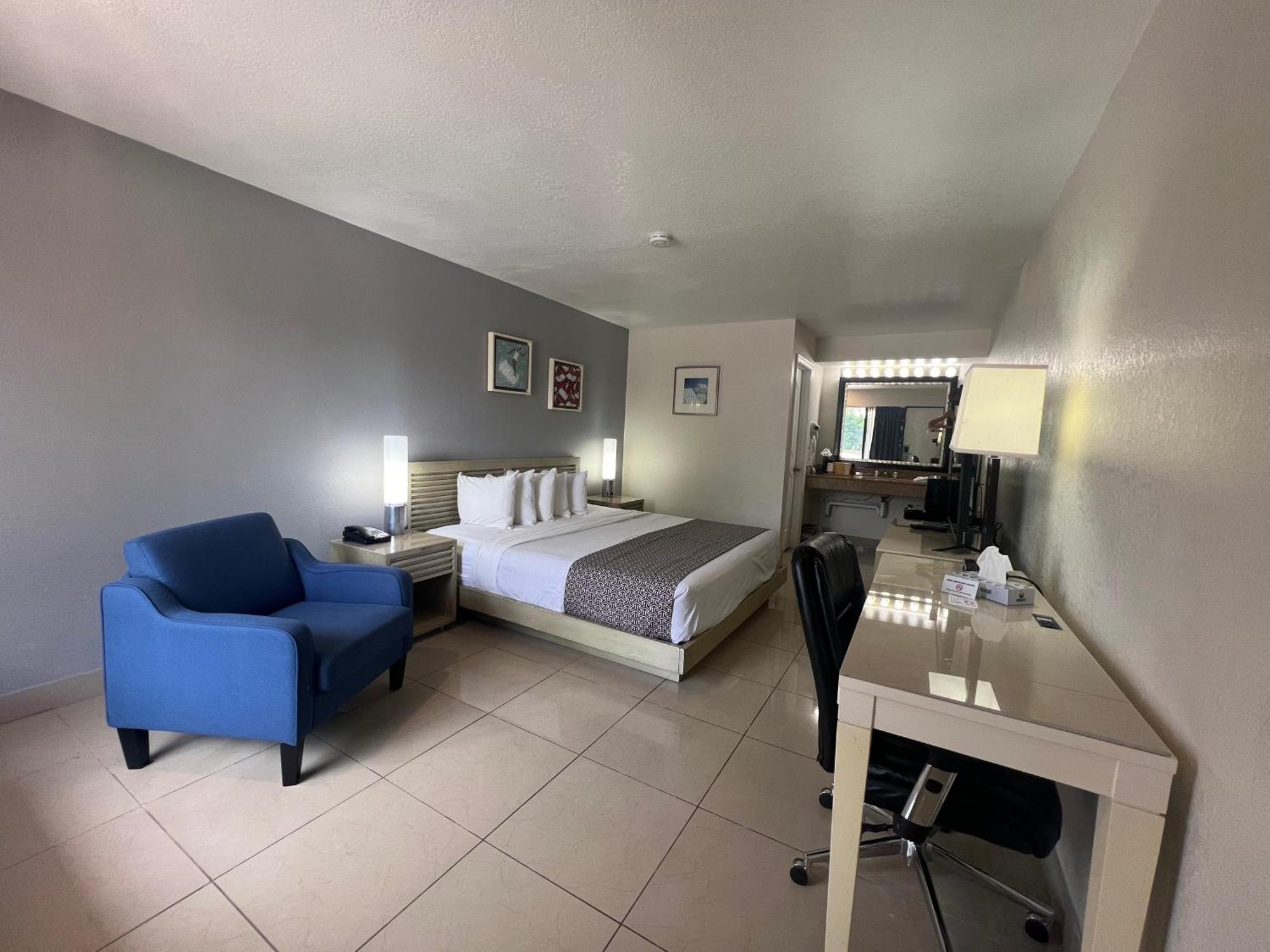 Deluxe King Room