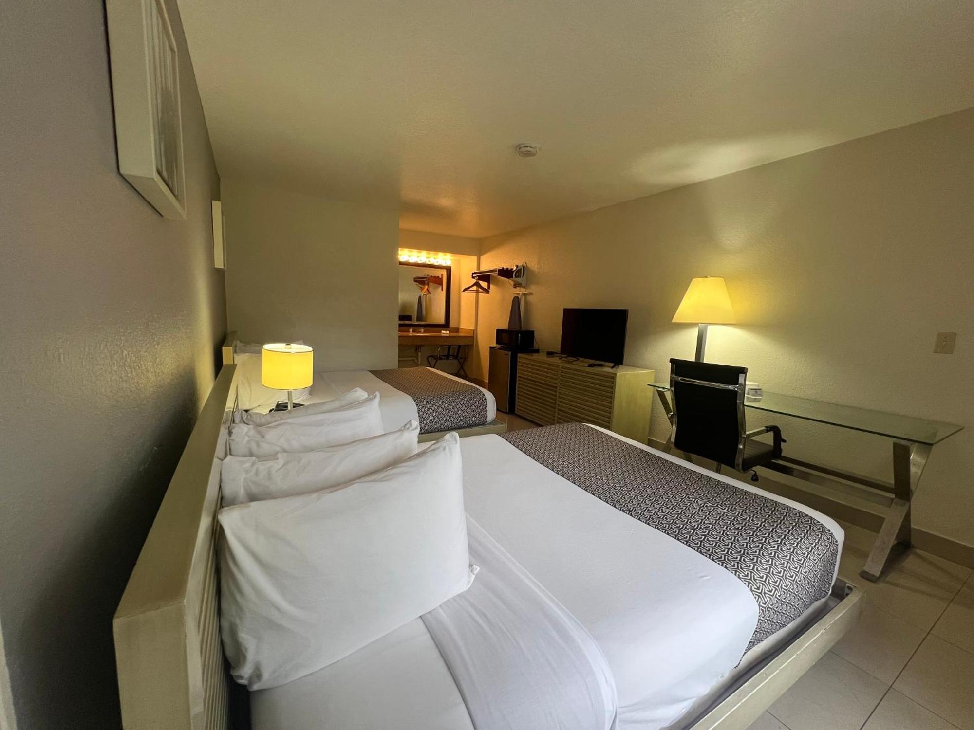 Deluxe Queen Room
