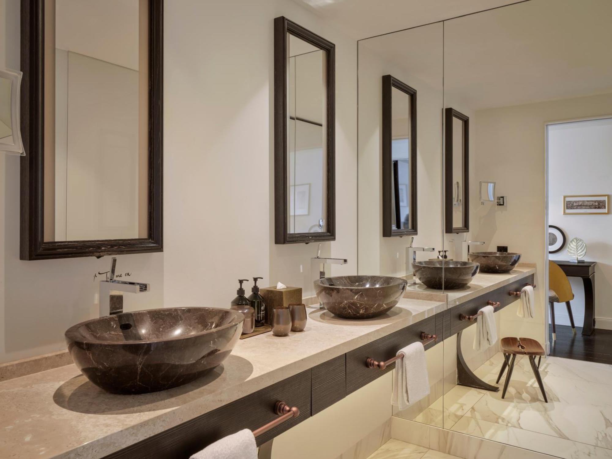 Nikolai Suite