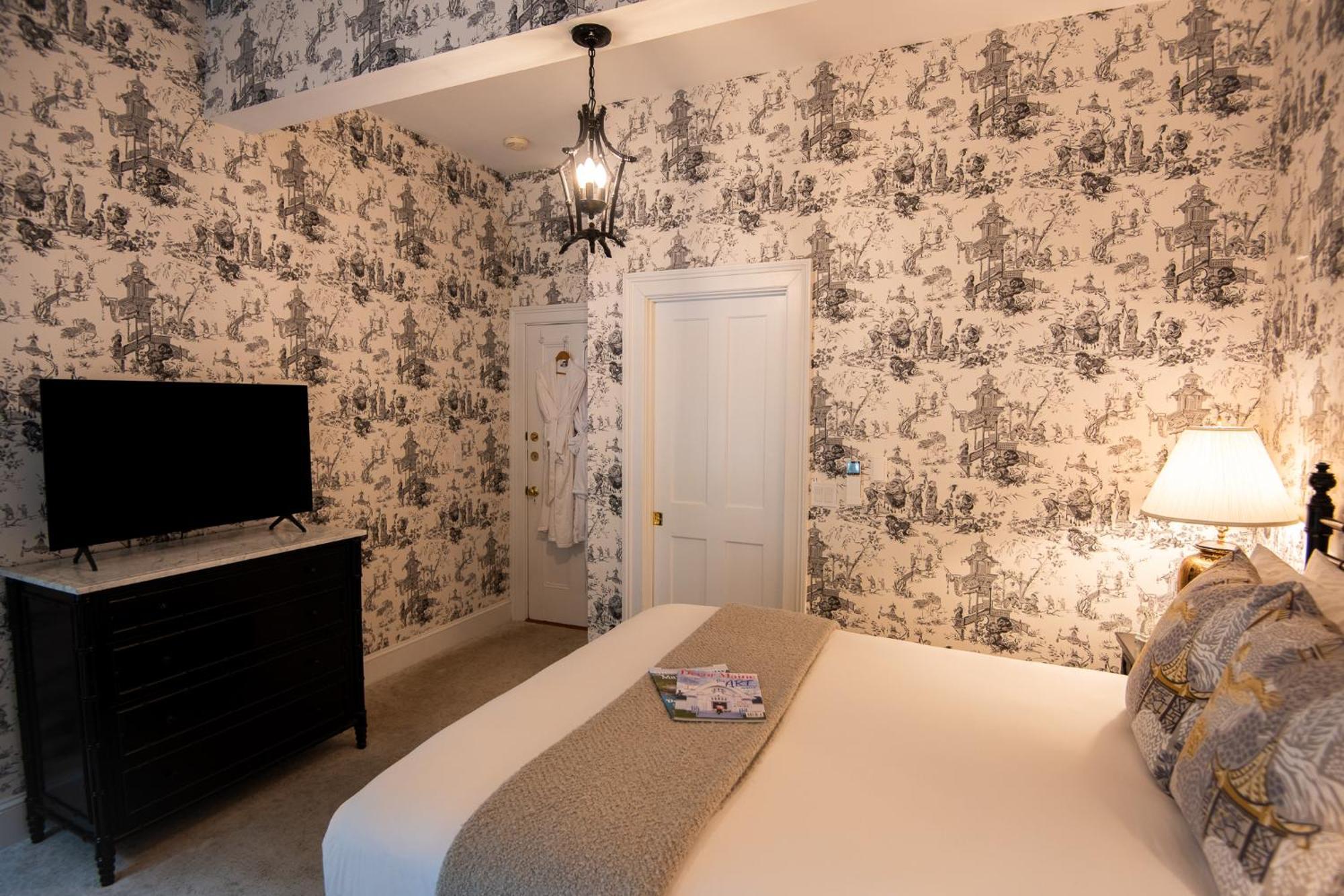Room 8