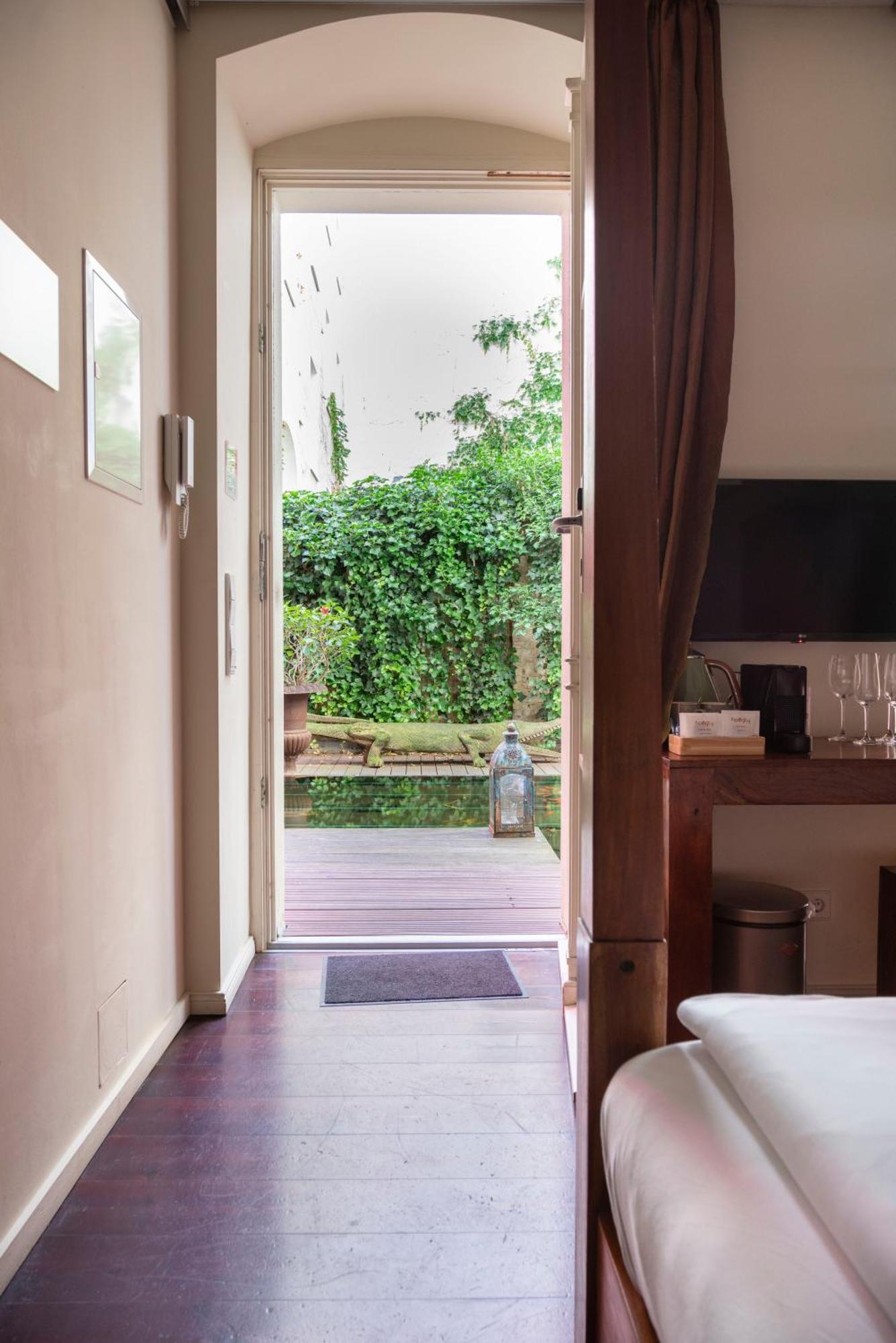 Medium Room
