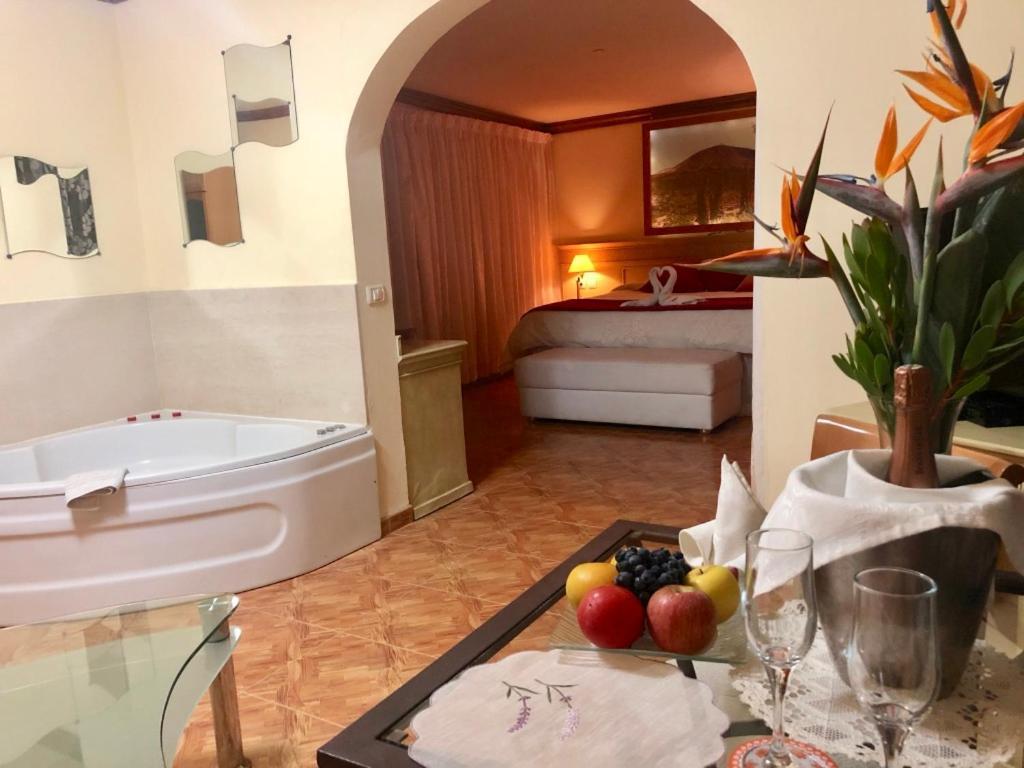 King Suite Spa Bath,1708378413:JPEG