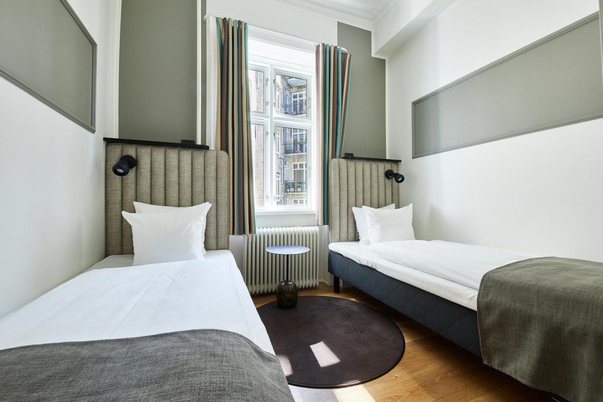 Twin Room,1591232273:JPEG