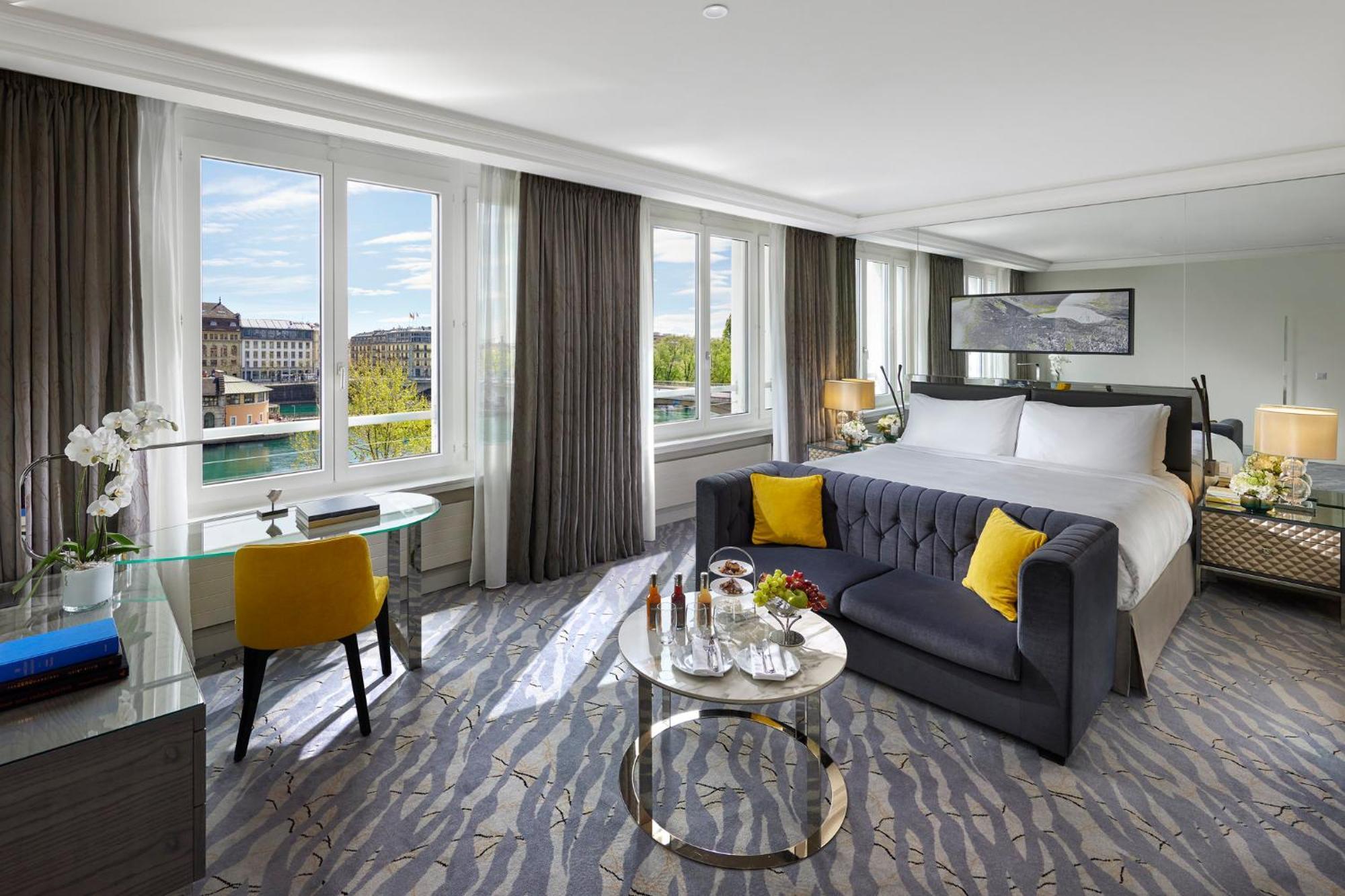 Mandarin River View King or Twin Room