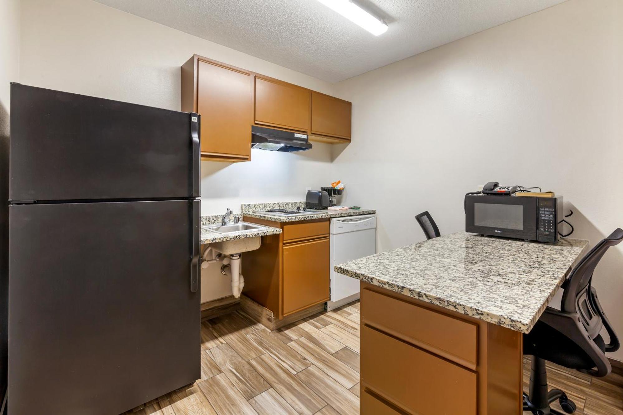 One-Bedroom Queen Suite Non-Smoking