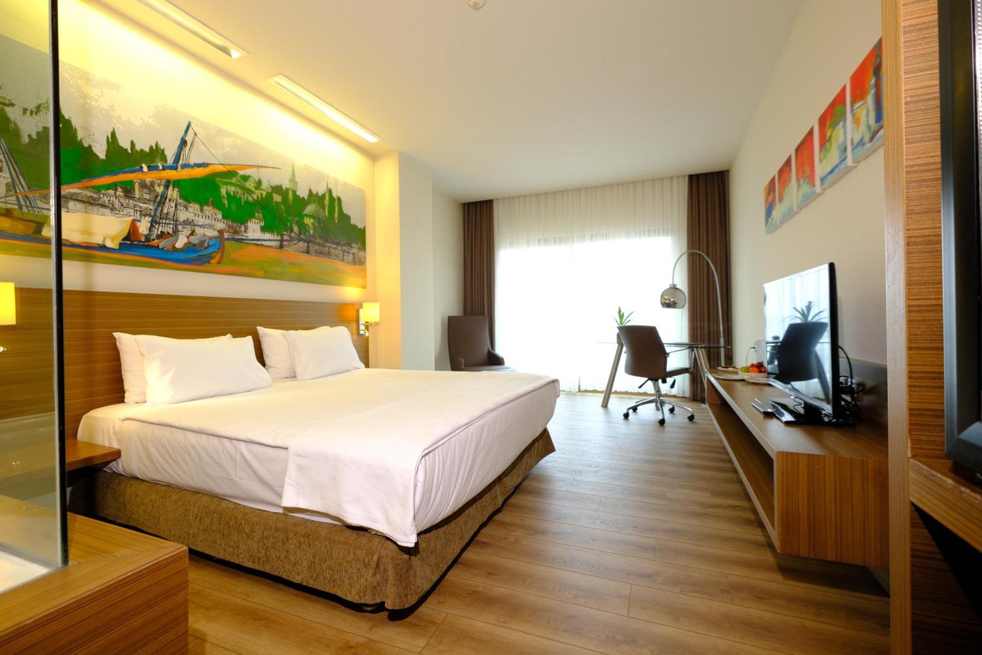 Executive Corner Room Bath