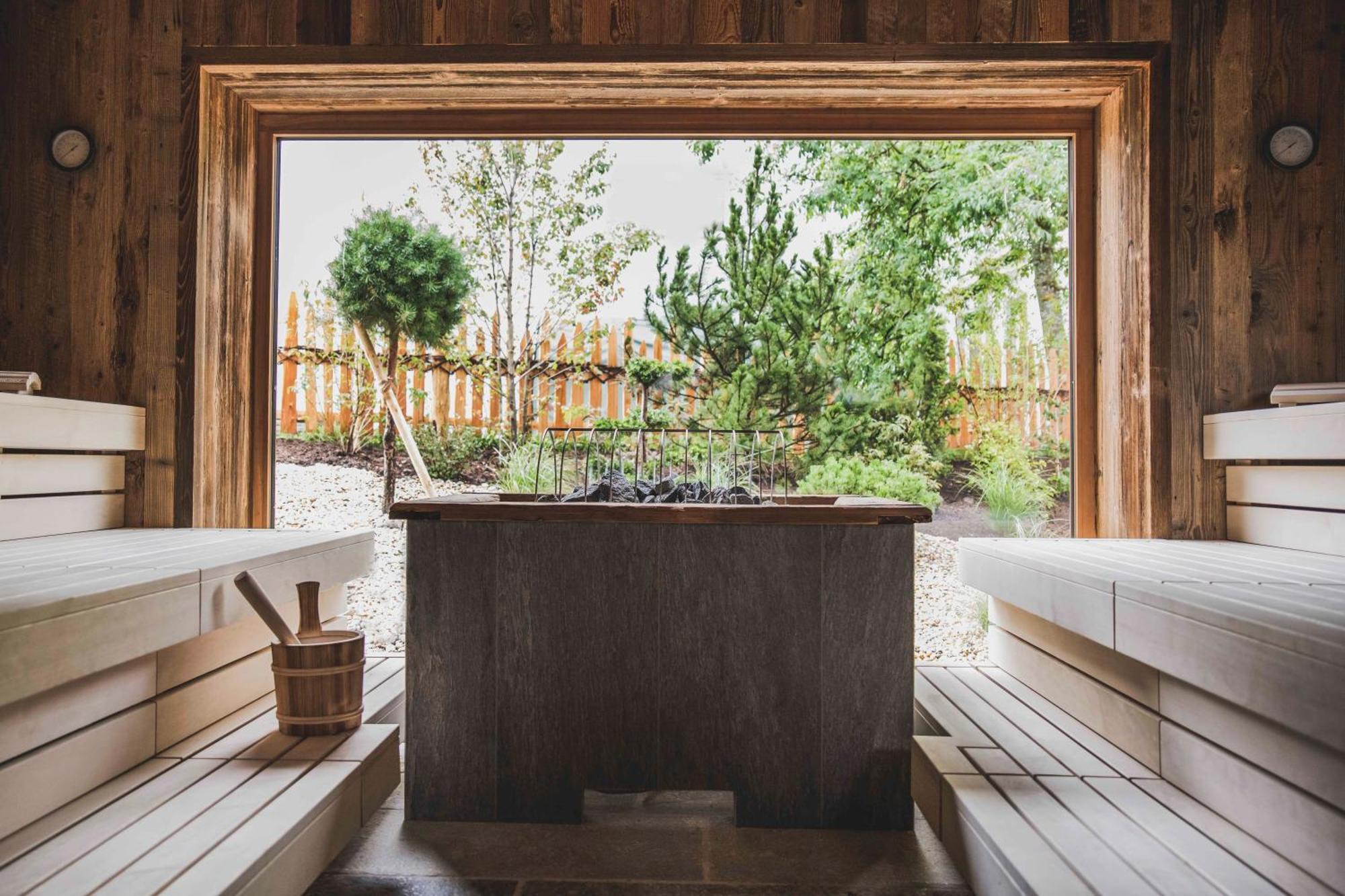 Three-Bedroom Premium Family Apartment Garden
