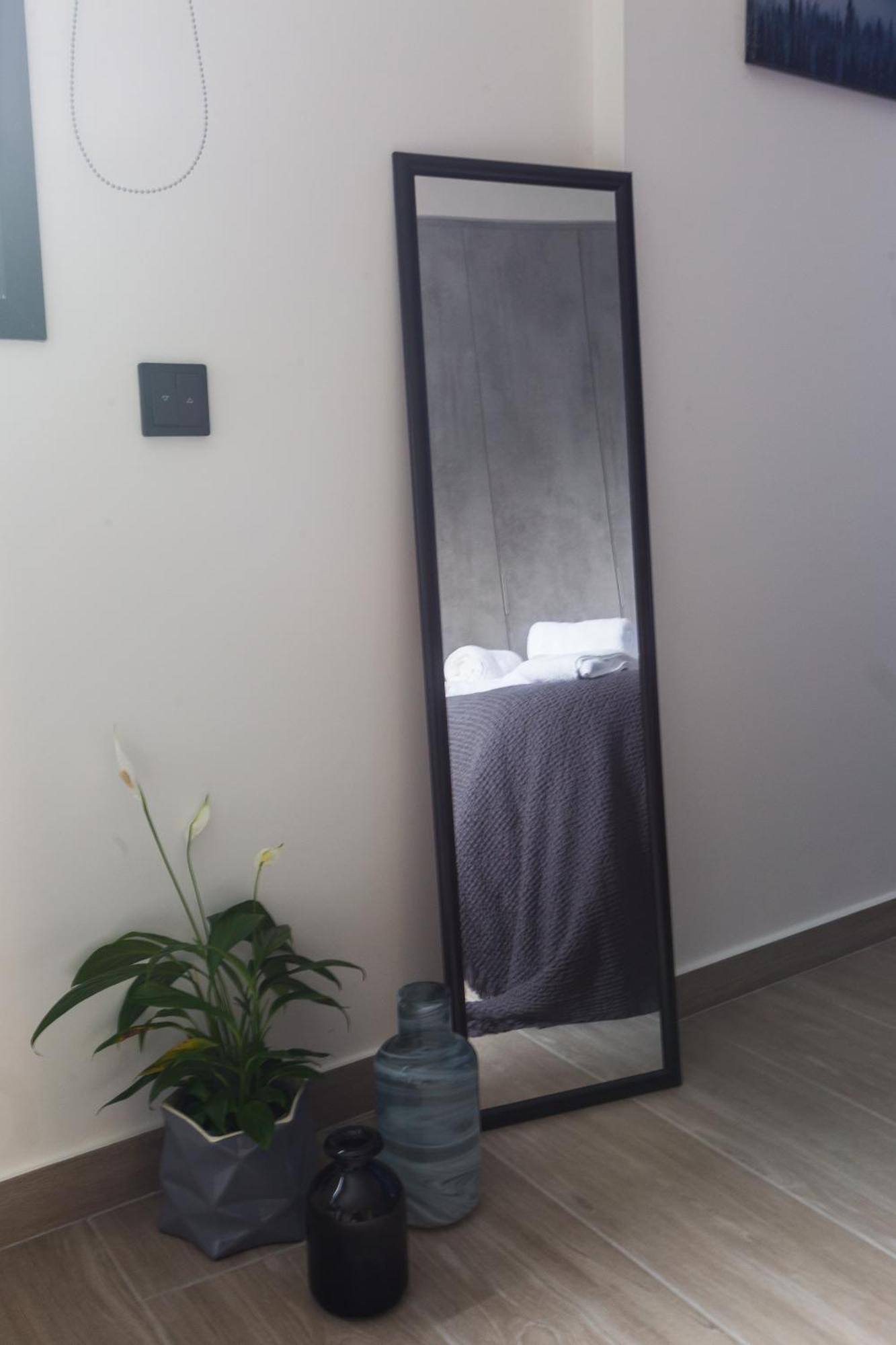 Standard Studio Window